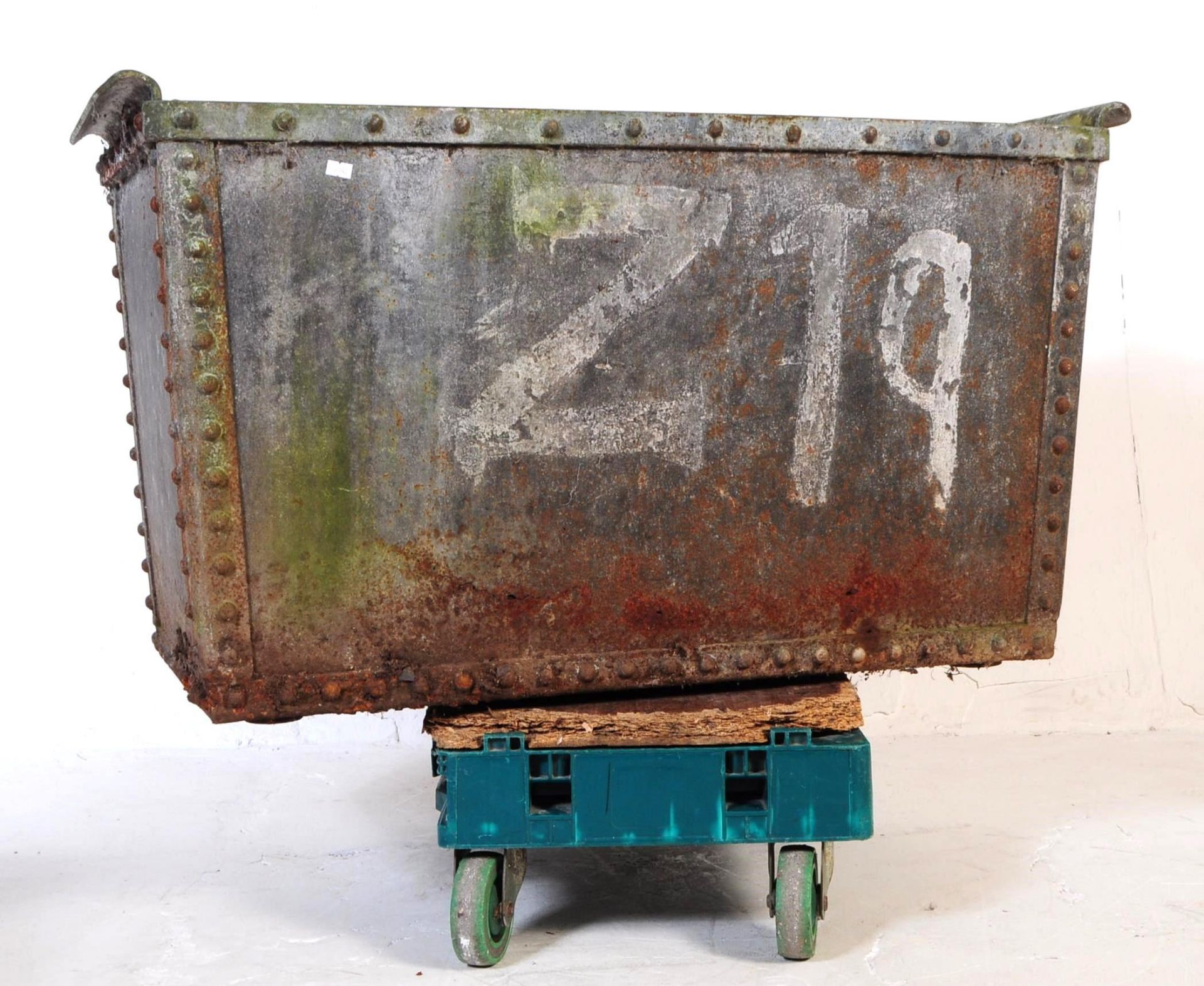 LARGE 19TH CENTURY GALVANISED STEEL QUENCHER TROUGH / PLANTER