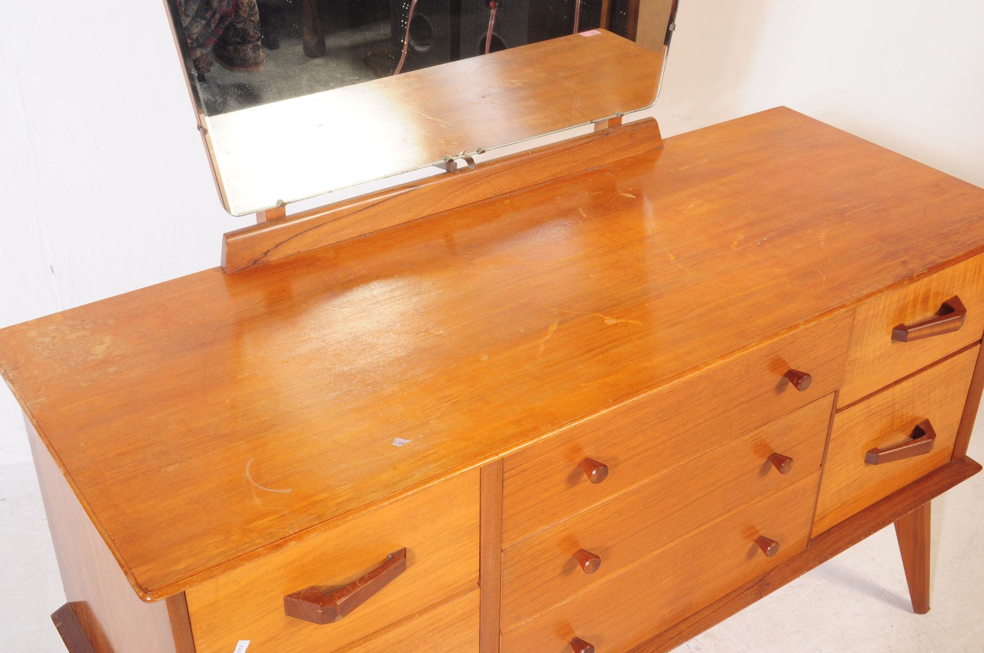 BRITISH MODERN DESIGN - MID 20TH CENTURY TEAK DRESSING TABLE - Image 6 of 8