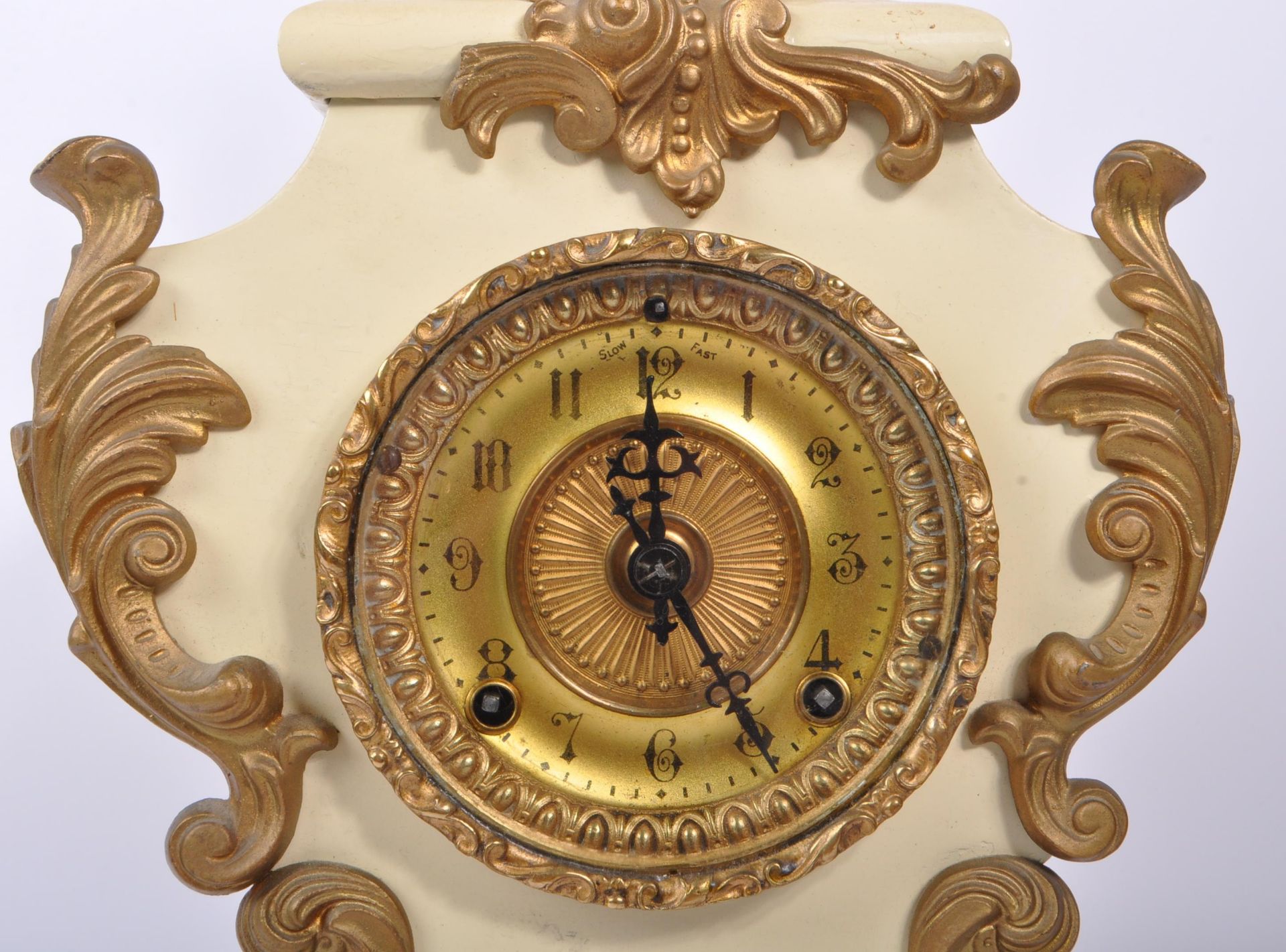 20TH CENTURY DECORATIVE PAINTED METAL MANTEL CLOCK - Image 2 of 6