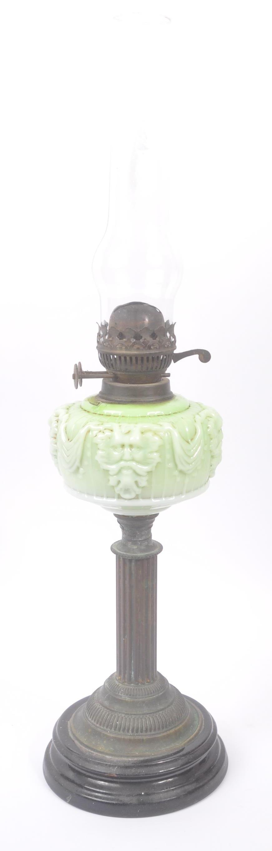 VICTORIAN BRASS OIL LAMP WITH GREEN GLASS RESERVOIR - Image 4 of 4