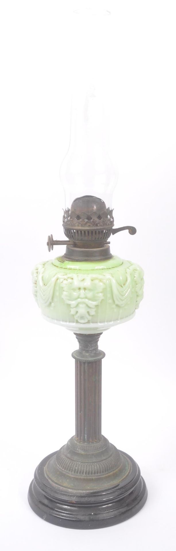 VICTORIAN BRASS OIL LAMP WITH GREEN GLASS RESERVOIR - Bild 4 aus 4
