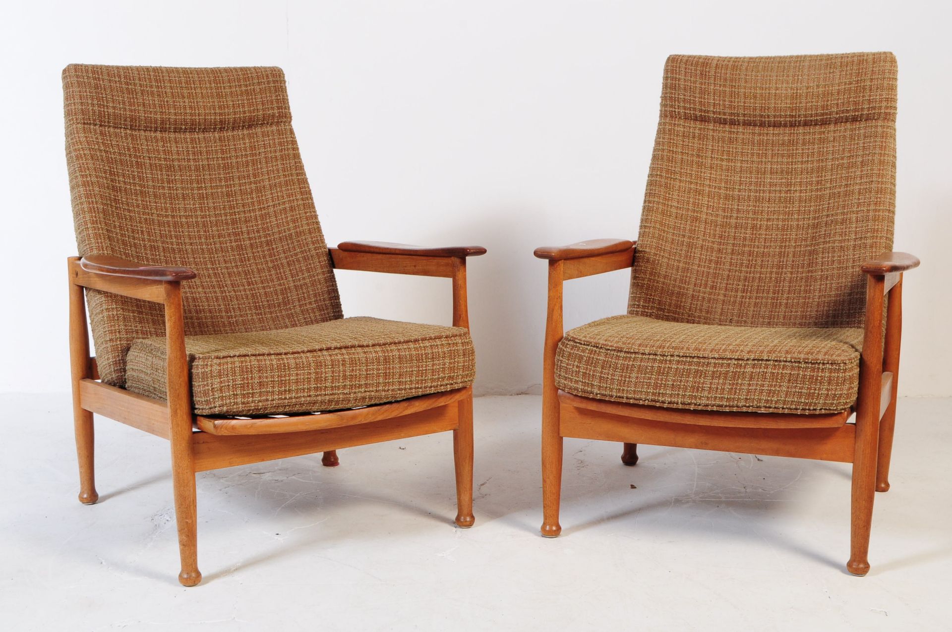 PARKER KNOLL - PAIR OF RETRO MID 20TH CENTURY ARMCHAIRS - Bild 2 aus 7