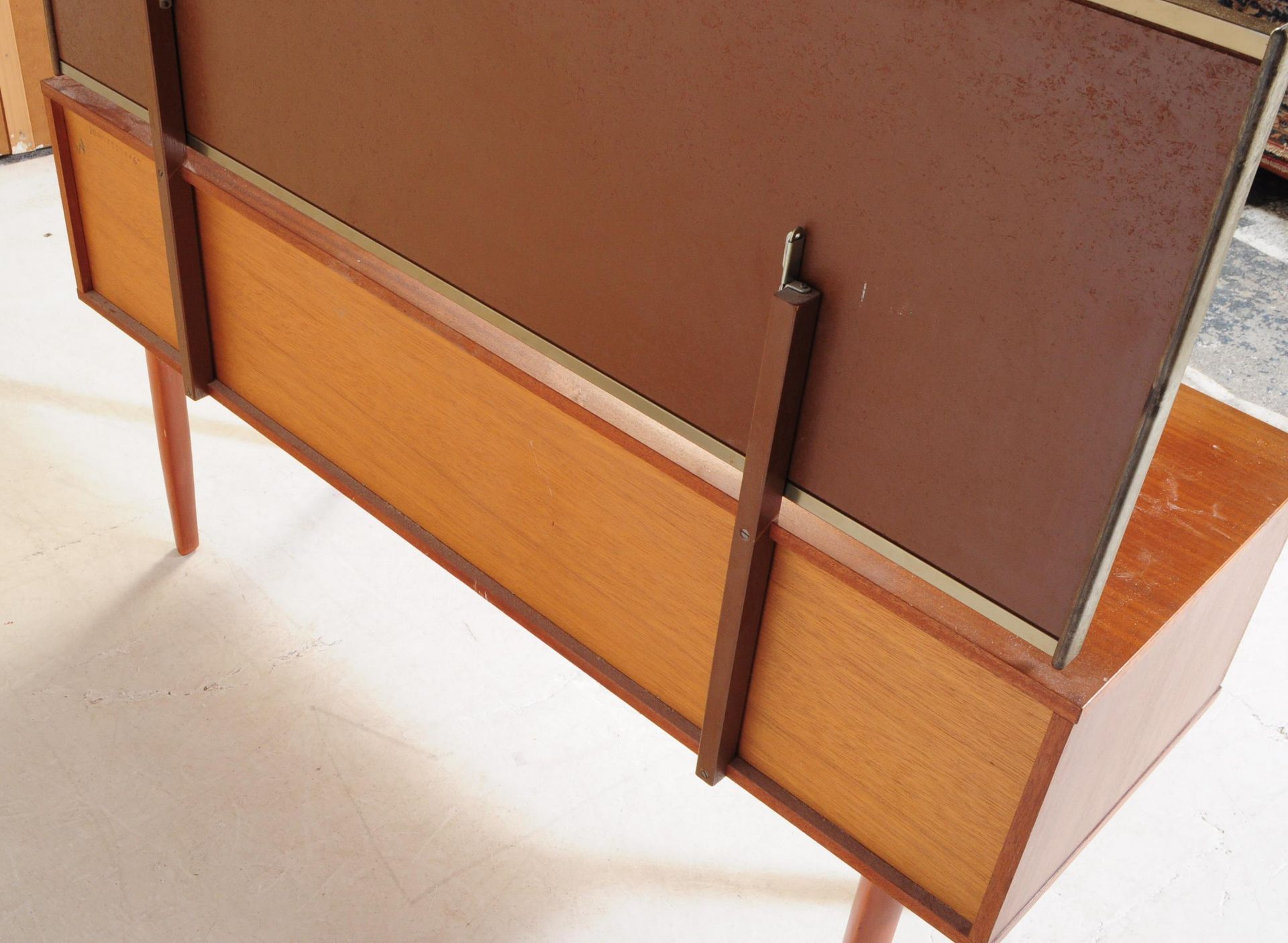 AVALON - MID 20TH CENTURY TEAK VENEERED DRESSING TABLE - Bild 6 aus 6