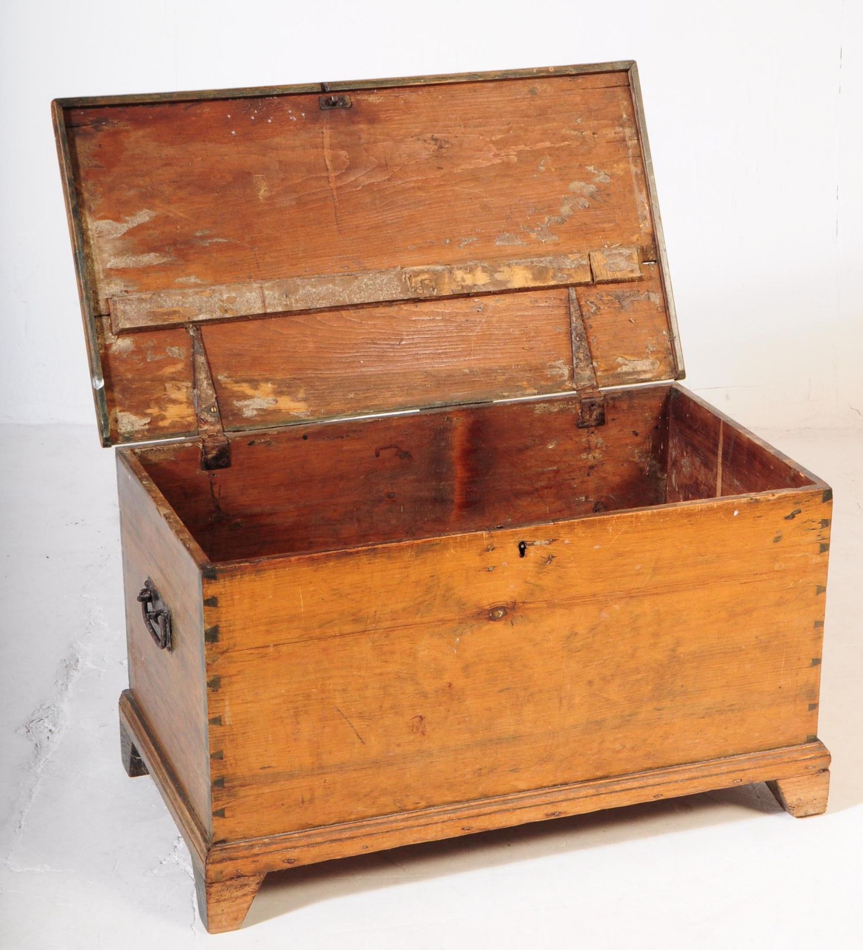 VICTORIAN 19TH CENTURY PITCH PINE BLANKET BOX - Image 2 of 5