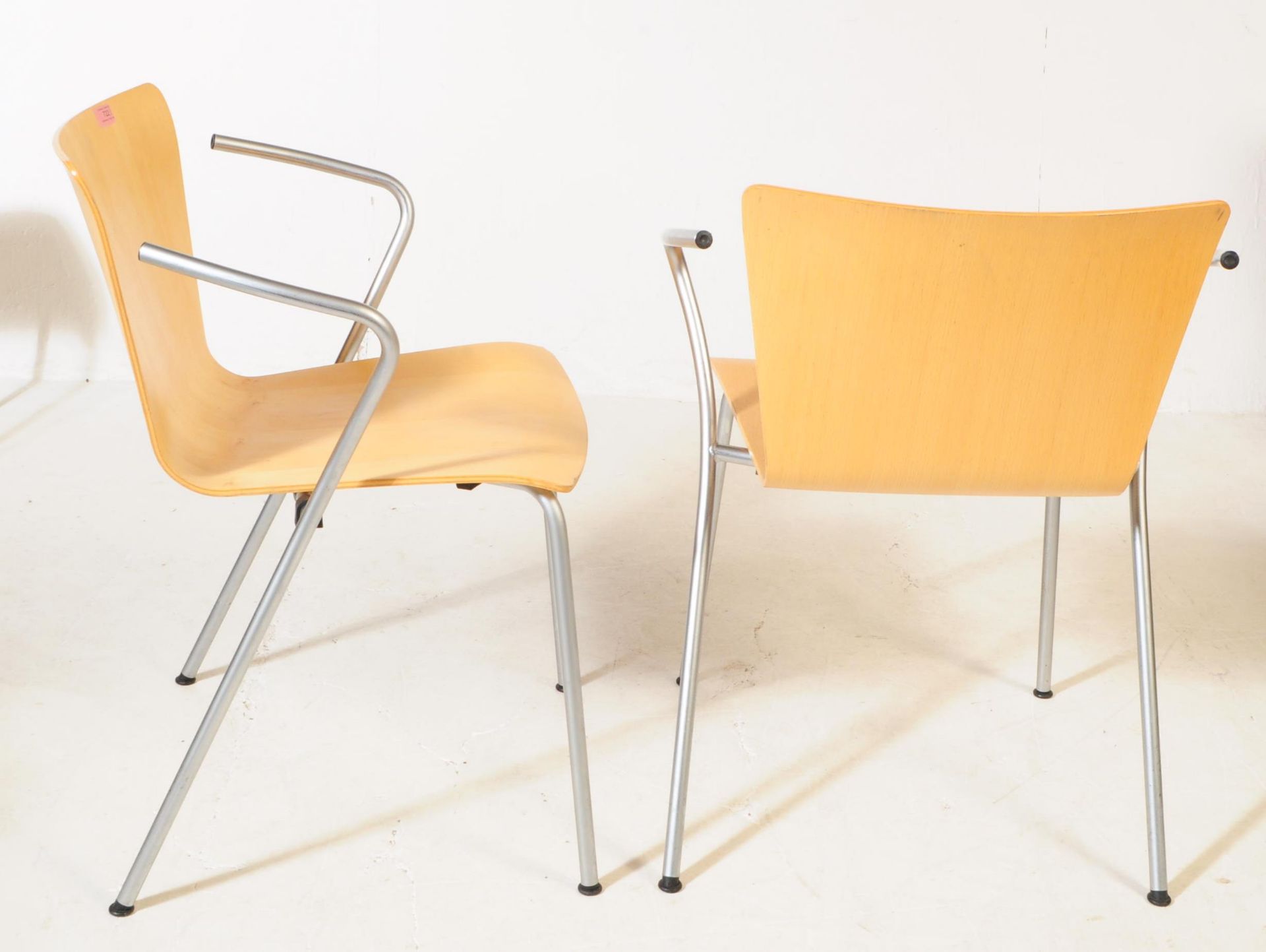 VICO MAGISTRETTI FOR FRITZ HANSEN - FOUR 20TH CENTURY DUO STACKING DINING CHAIRS - Bild 3 aus 4