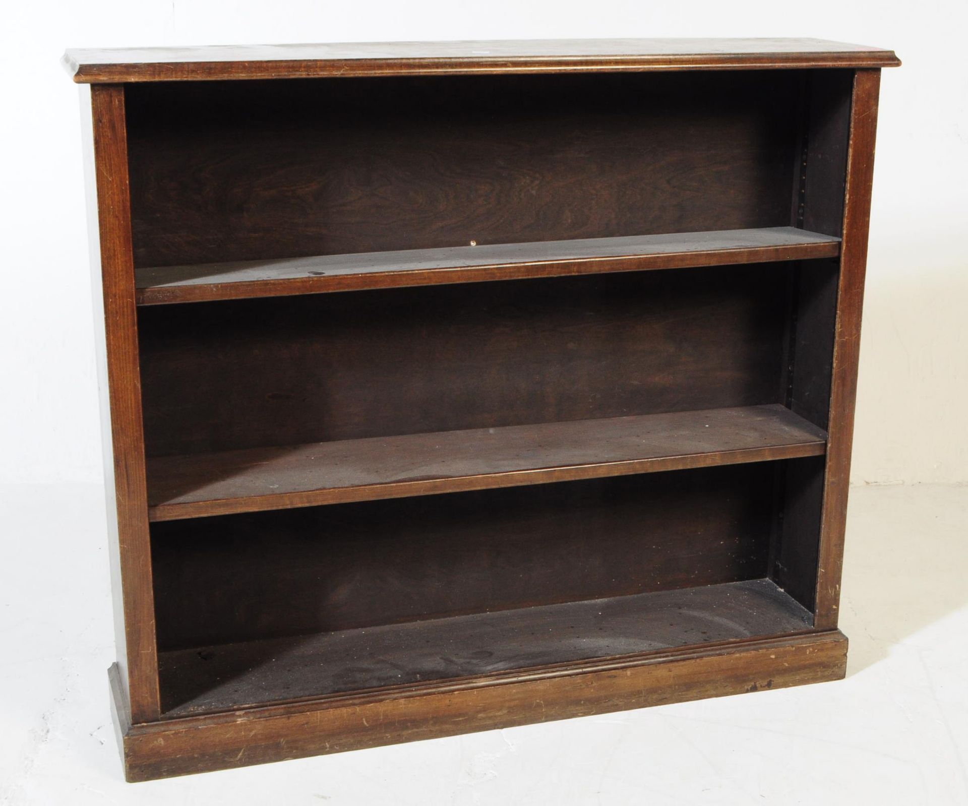 VICTORIAN 19TH CENTURY OPEN FACE MAHOGANY BOOKCASE