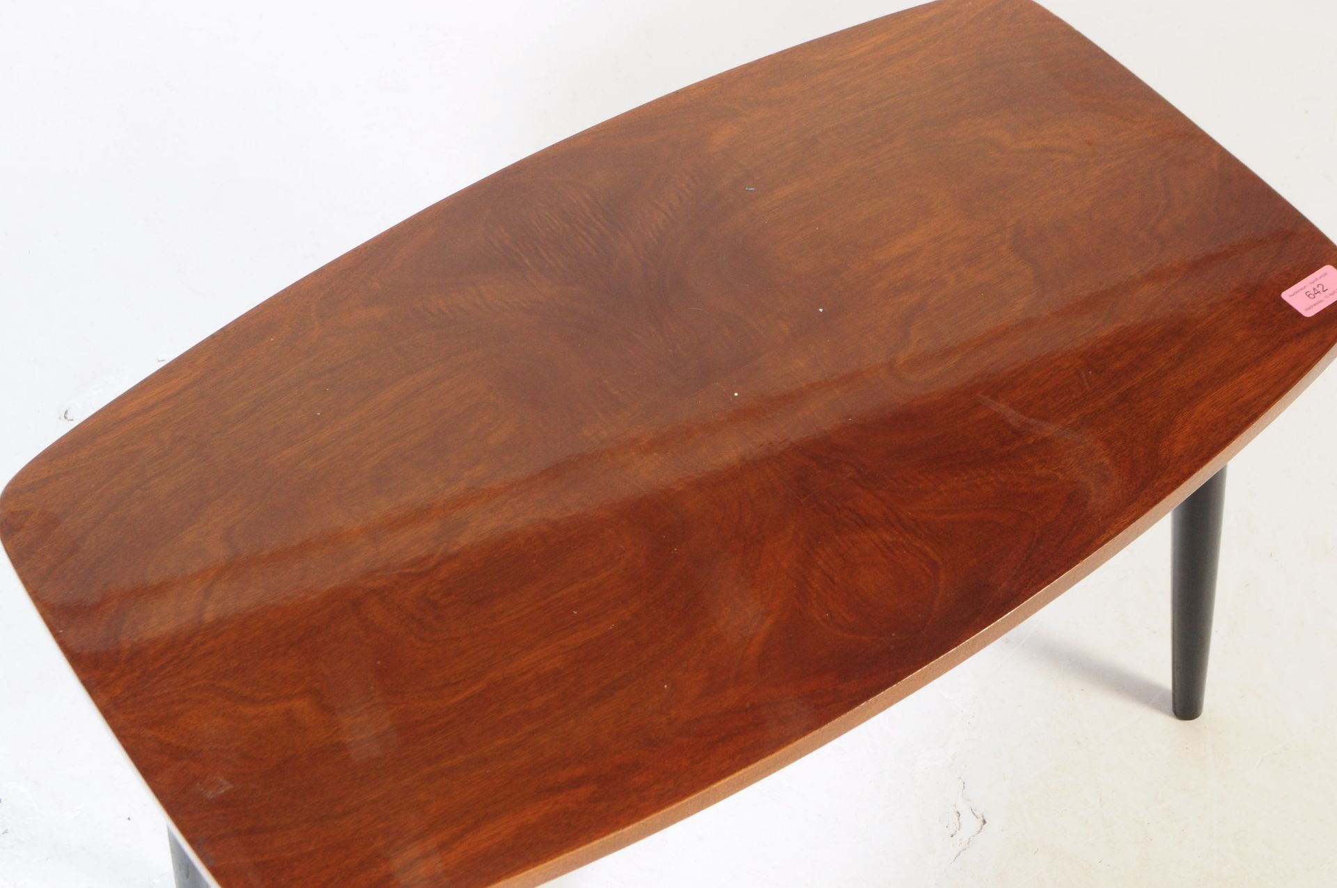 MID CENTURY WALNUT PANEL DANSETTE LEG COFFEE TABLE - Bild 2 aus 4