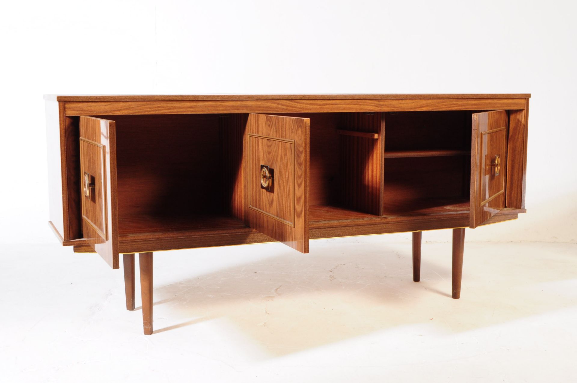 BRITISH MODERN DESIGN - MID 20TH CENTURY MELAMINE SIDEBOARD - Bild 3 aus 5