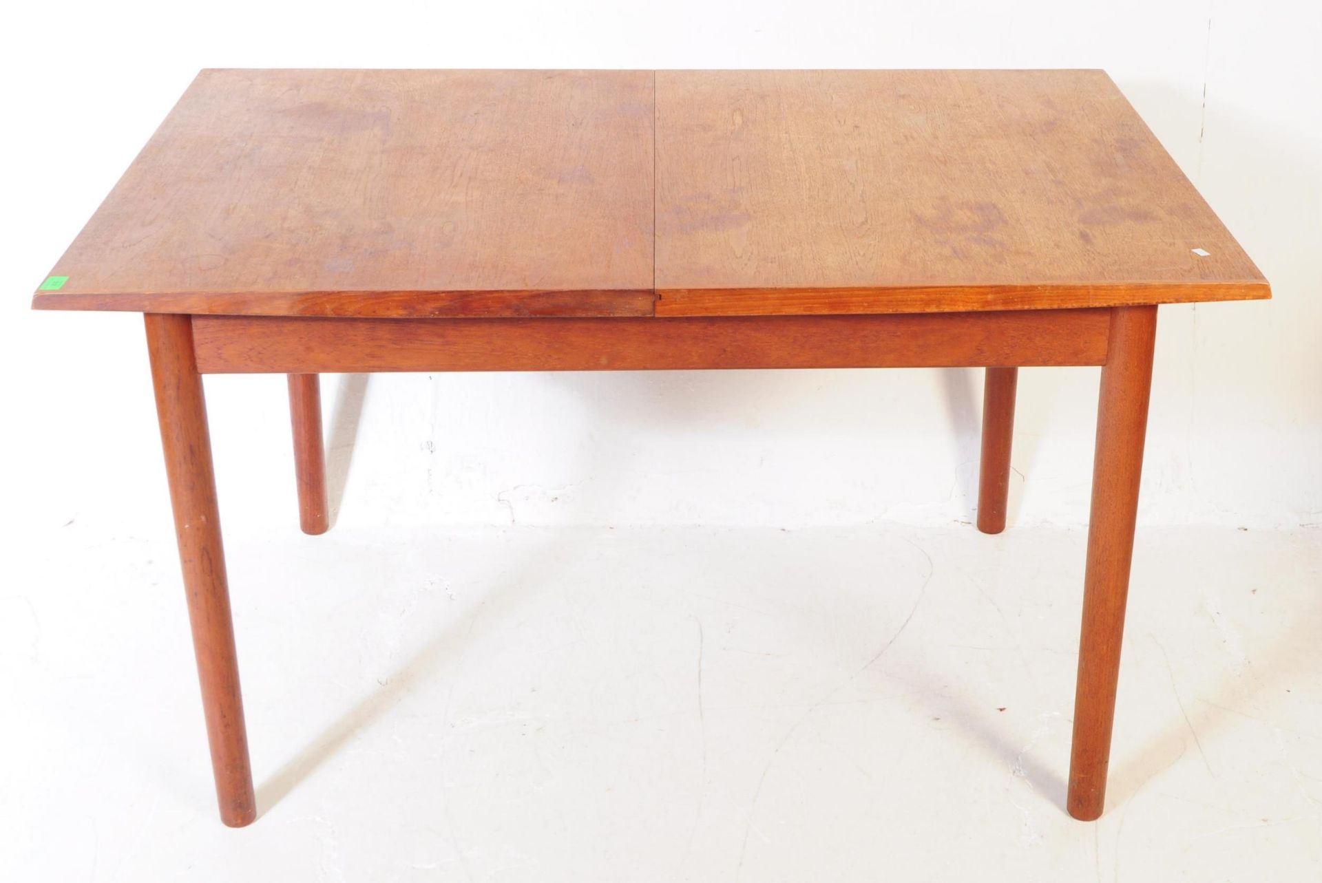 MID 20TH CENTURY DALESCRAFT TEAK EXTENDING DINING TABLE - Bild 2 aus 6