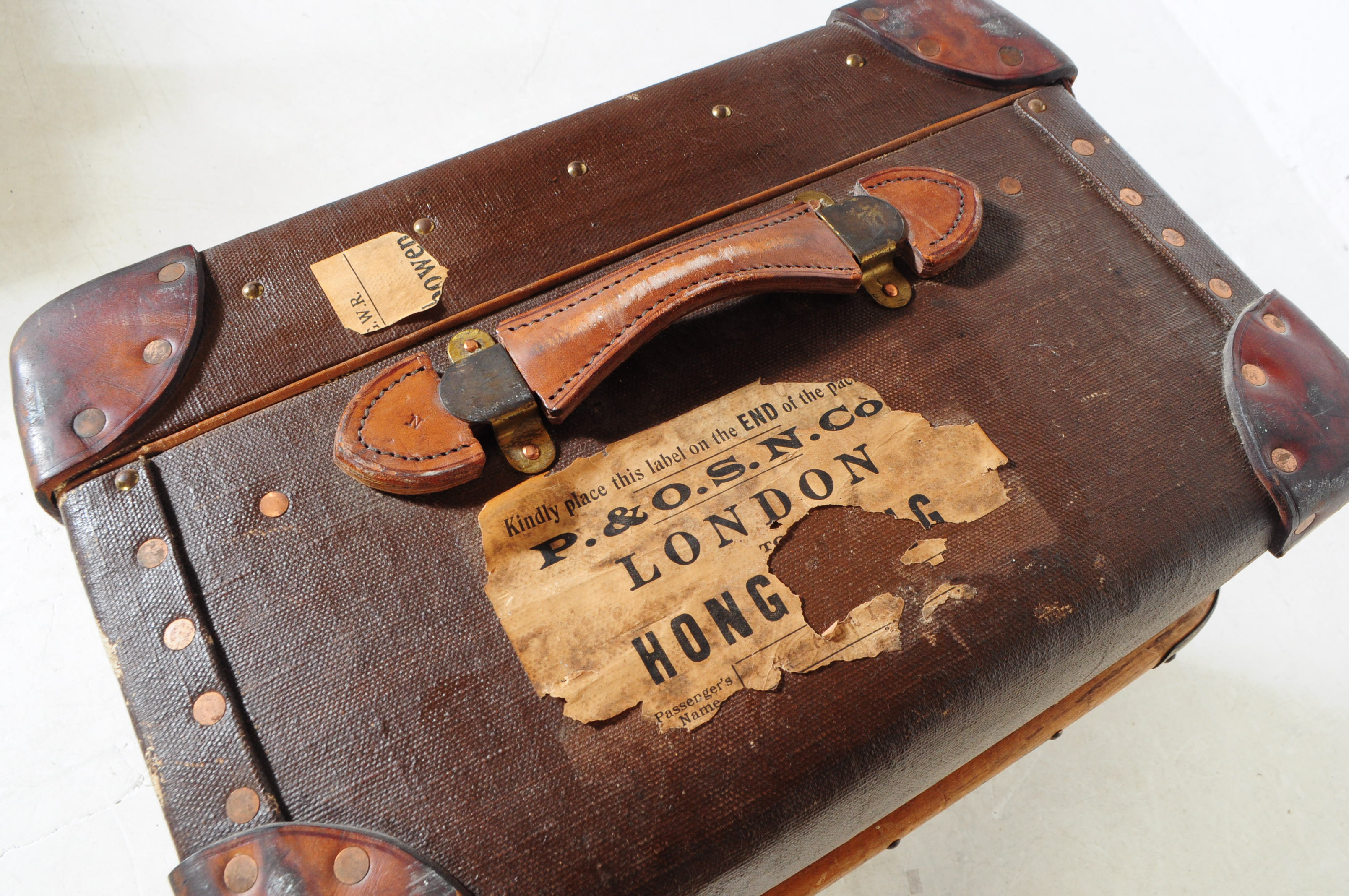 20TH CENTURY FEATHERWEIGHT STEAMER TRUNK WITH LABELS - Image 5 of 7