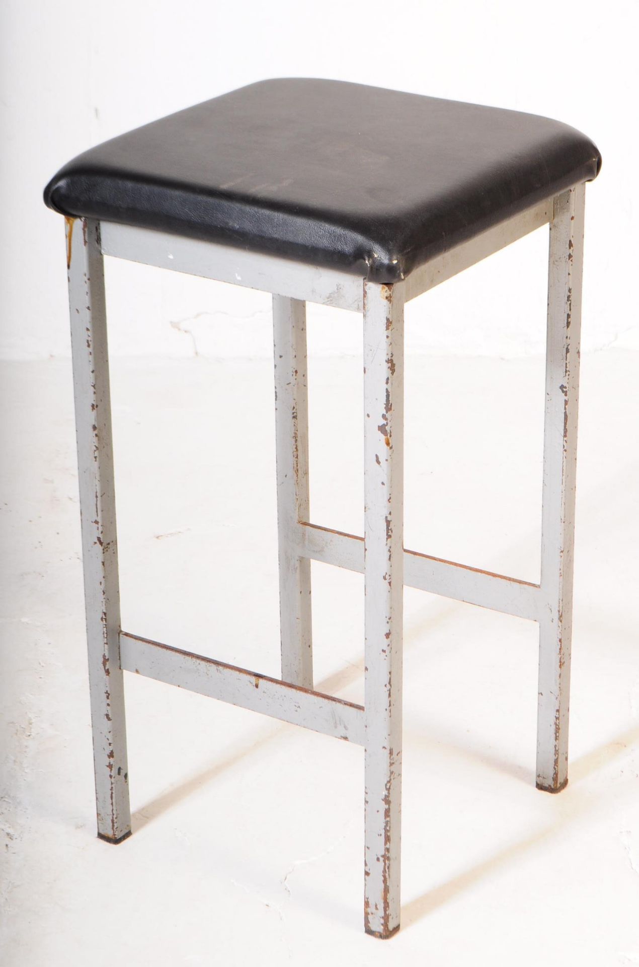 TWO 20TH CENTURY METAL CONSTRUCT BAR STOOLS - Image 2 of 4