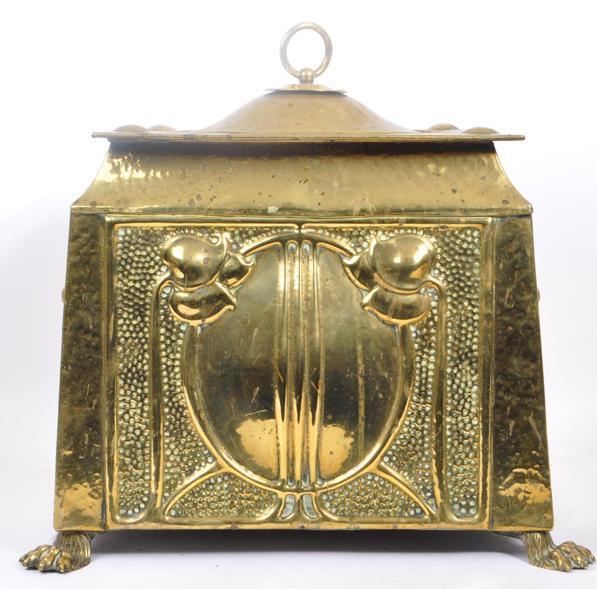 EARLY 20TH CENTURY BRASS ART NOUVEAU COAL SCUTTLE