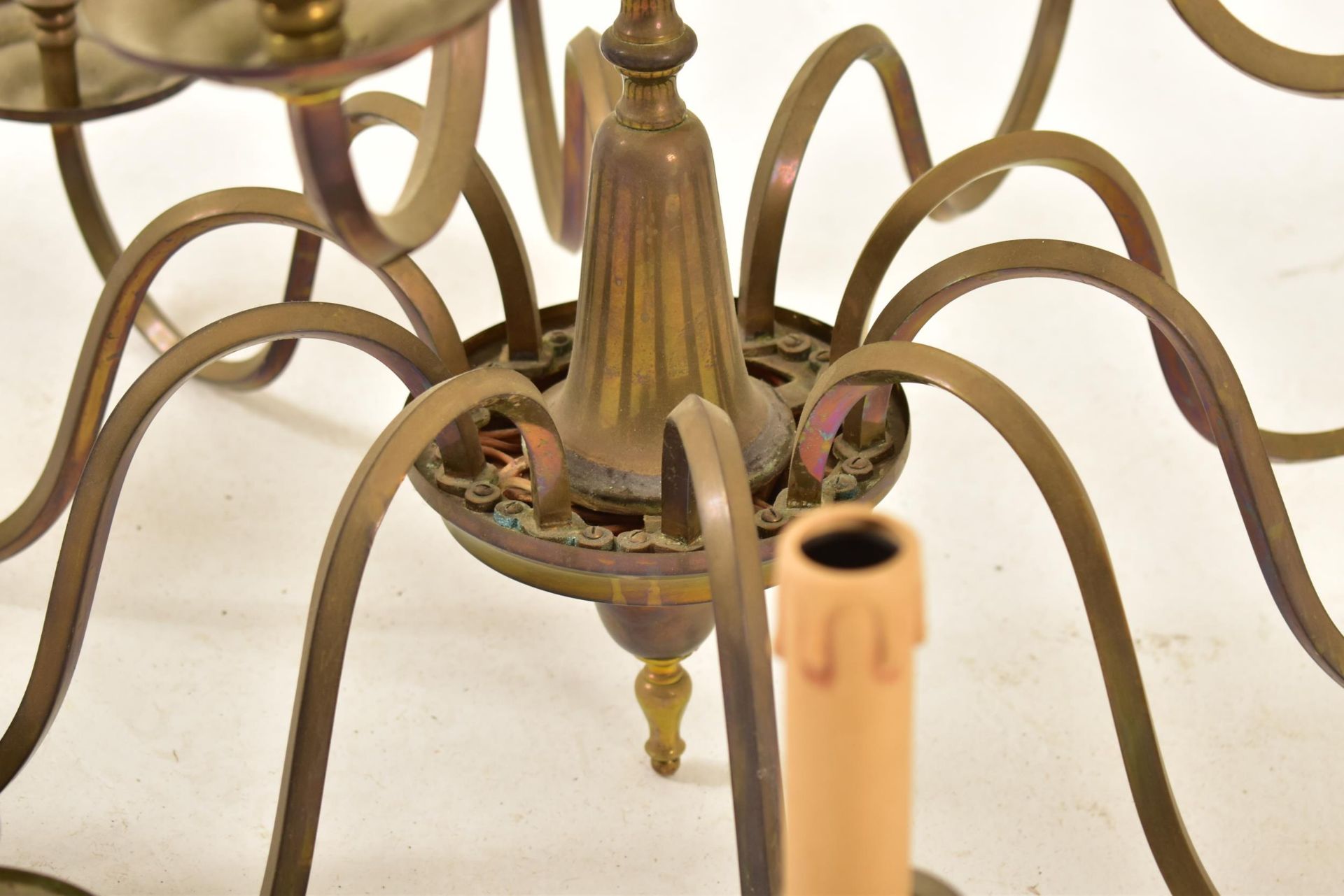 FRENCH INSPIRED 20TH CENTURY BRASS TEN ARM CHANDELIER - Image 4 of 4