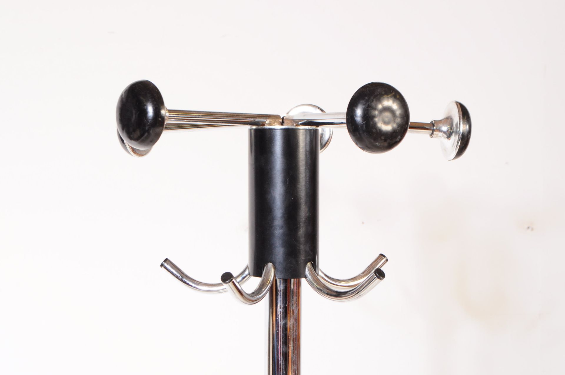 RETRO 20TH CENTURY METAL AND CHROME COAT STAND - Image 2 of 4