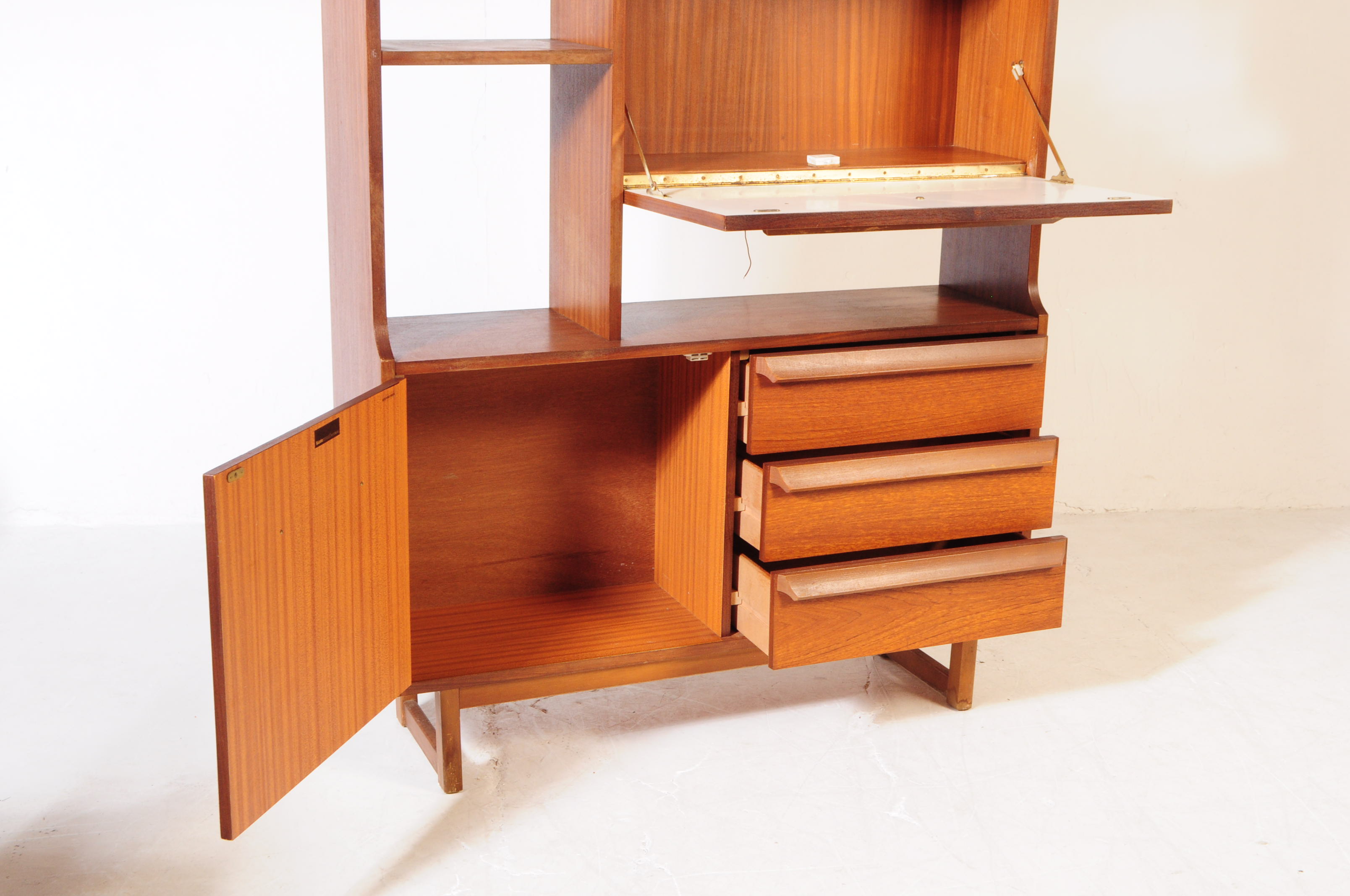 STONEHILL - MID CENTURY TEAK ROOM DIVIDER - Image 2 of 7