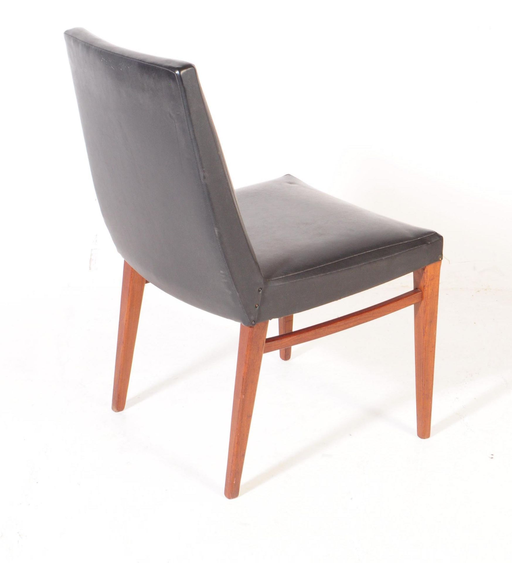 IB KOFOD-LARSEN - SIX TEAK & VINYL DINING CHAIRS - Bild 5 aus 6