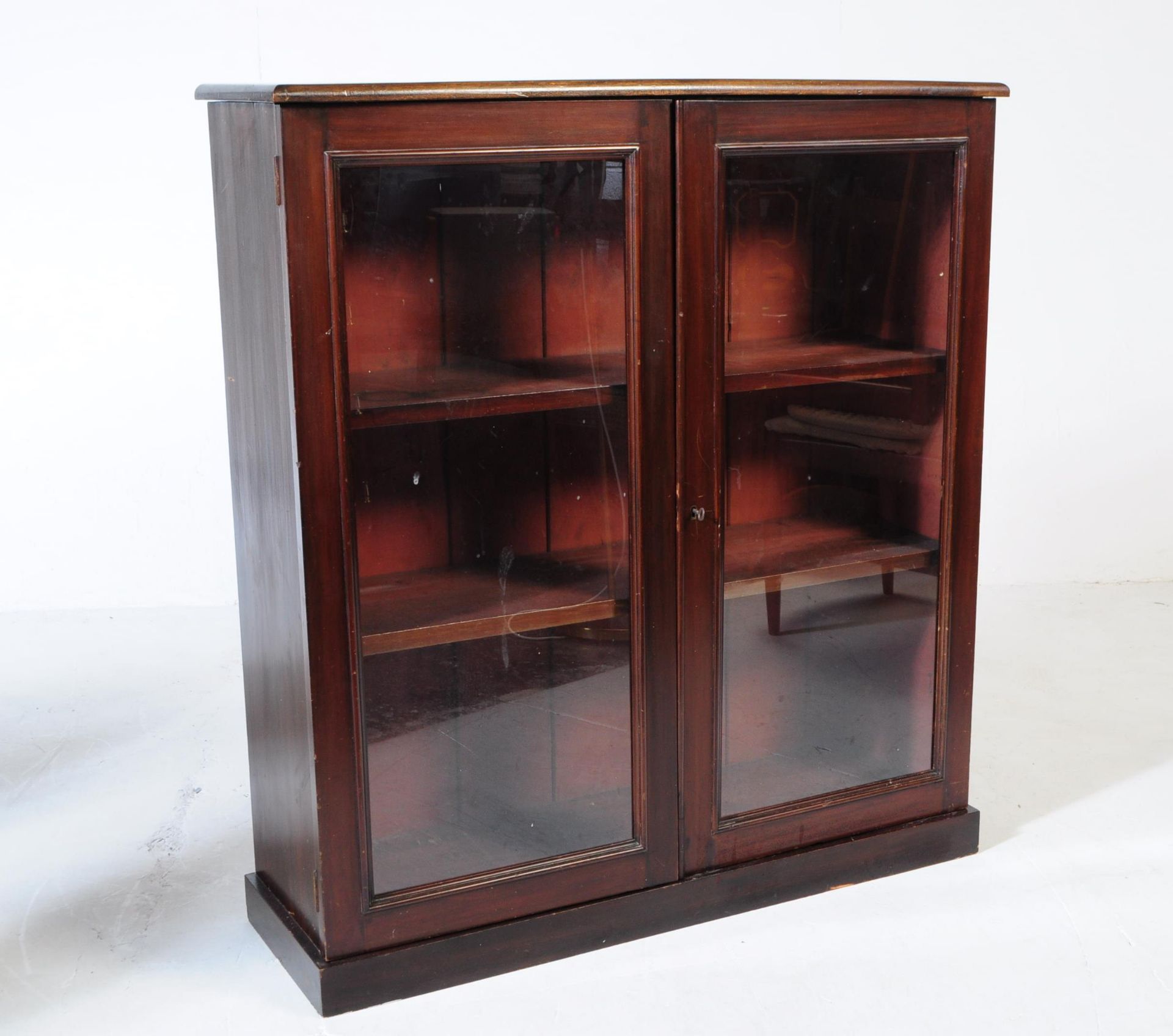 19TH CENTURY VICTORIAN MAHOGANY GLAZED BOOKCASE