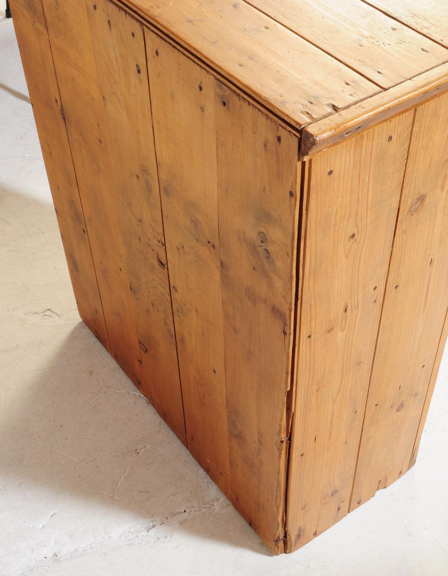 VICTORIAN 19TH CENTURY PITCH PINE KITCHEN CUPBOARD - Image 5 of 5