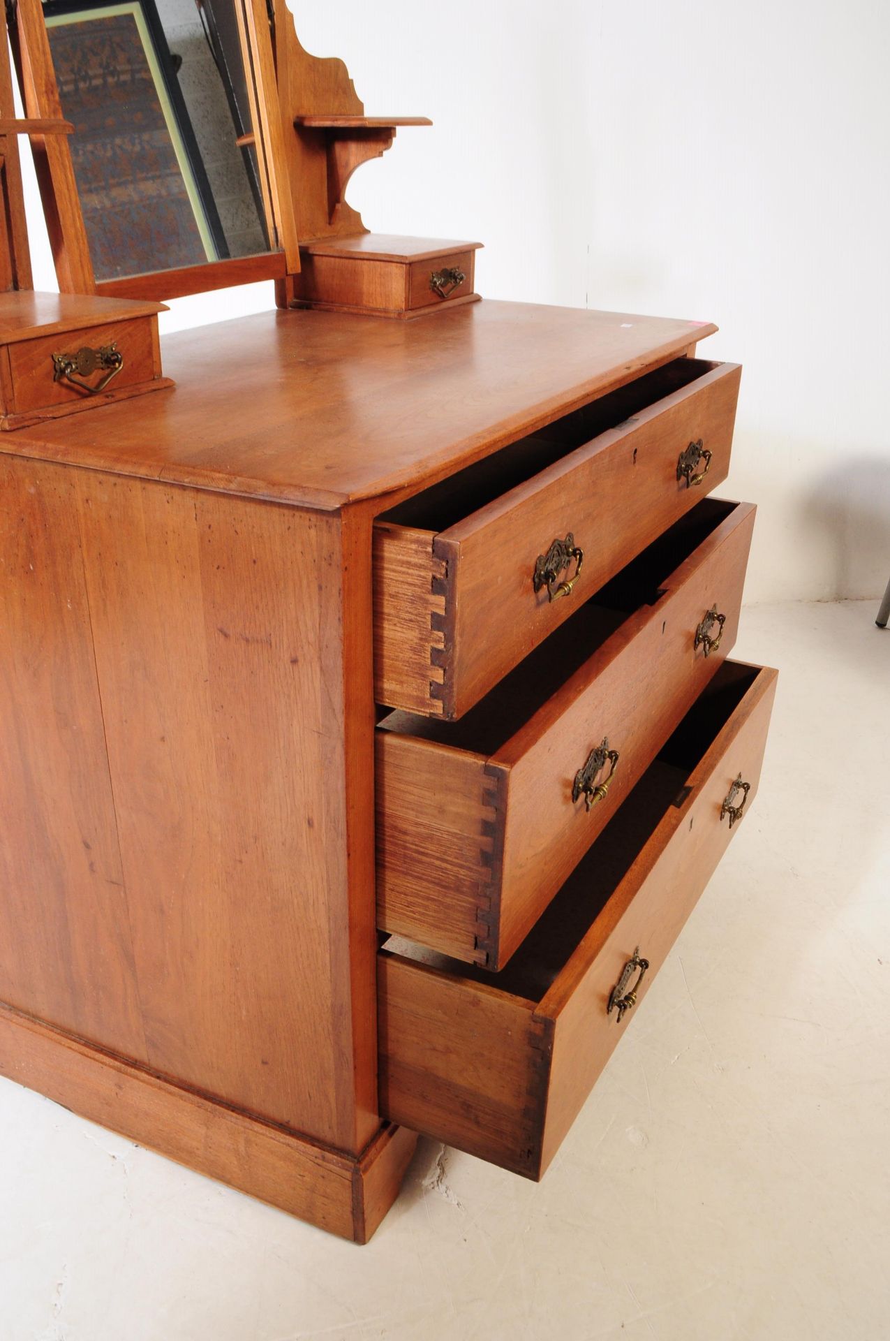 EARLY 20TH CENTURY SATINWOOD DRESSING CHEST - Bild 3 aus 4