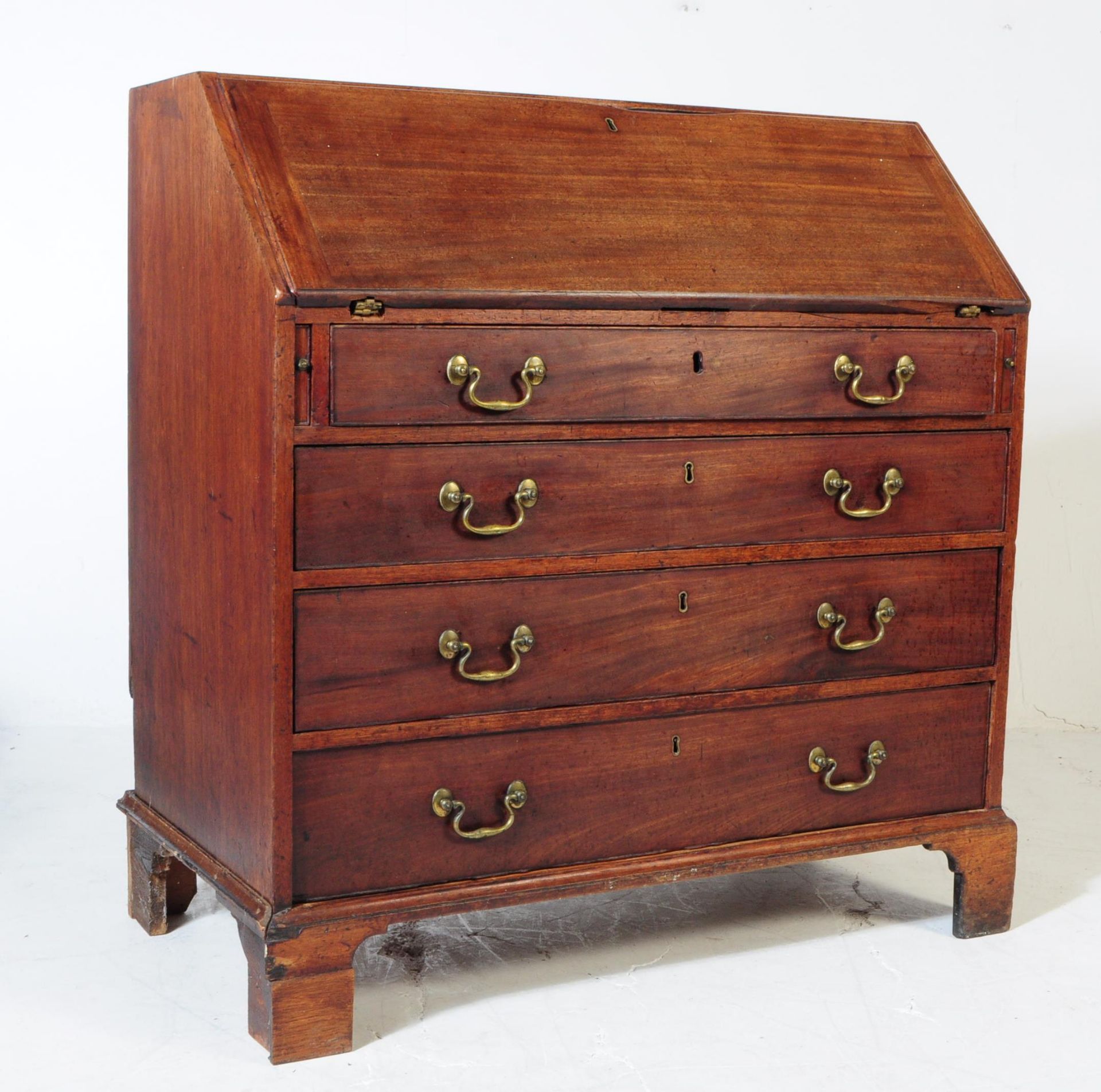 19TH CENTURY GEORGE III MAHOGANY BUREAU