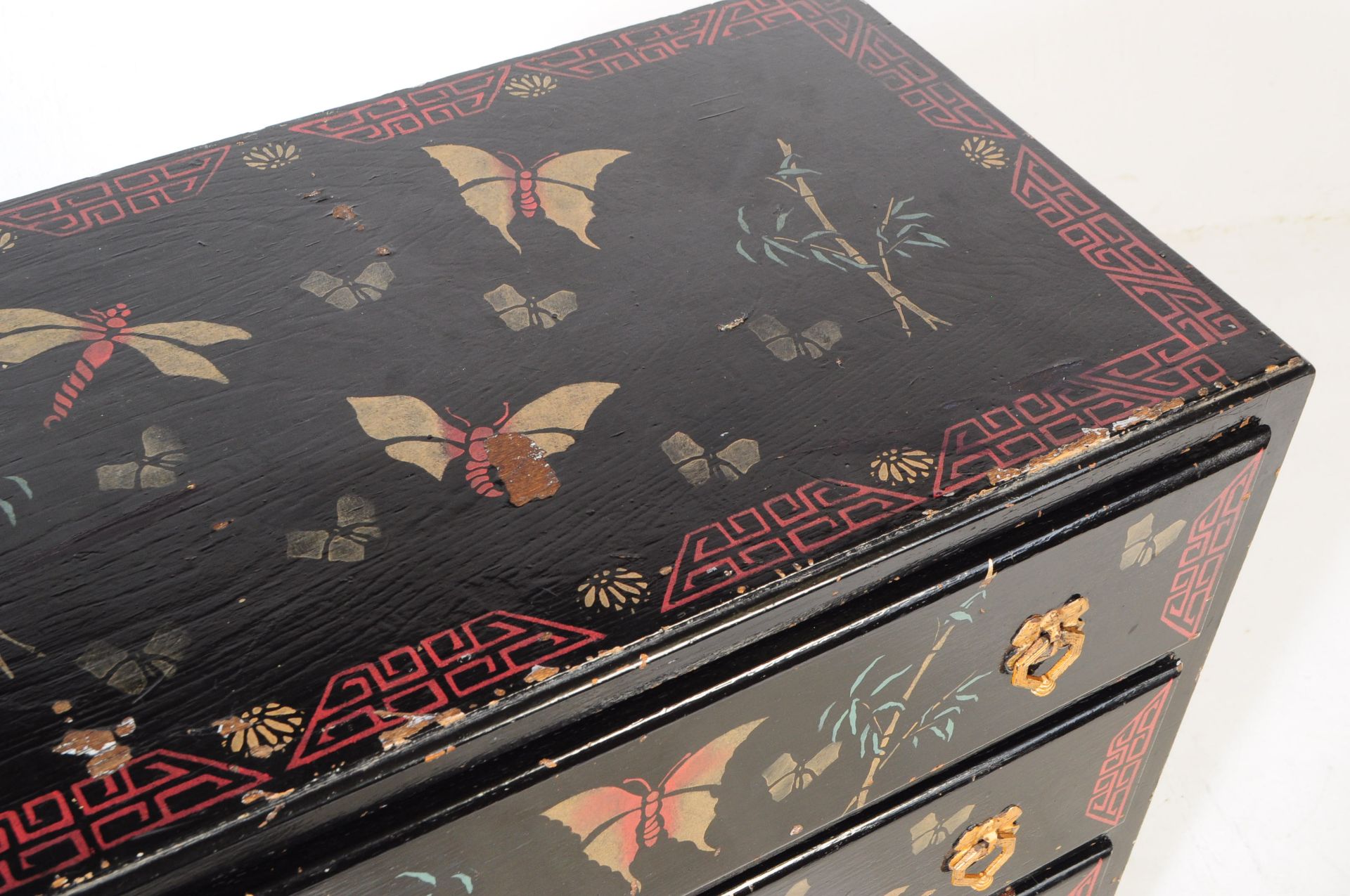CHINESE MANNER BLACK LACQUERED CHEST OF DRAWERS - Image 4 of 7