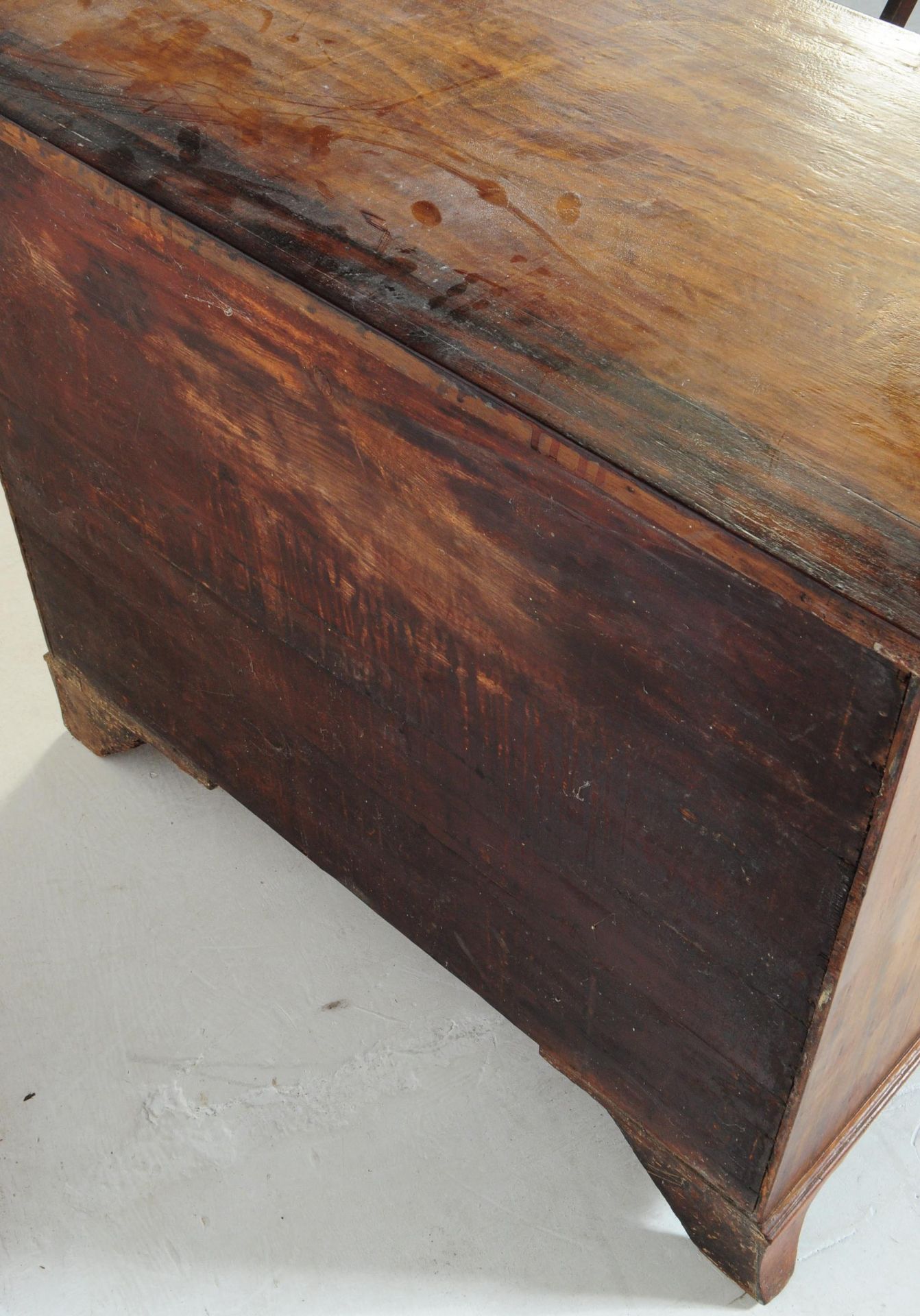 19TH CENTURY FLAME MAHOGANY CHEST OF DRAWERS - Image 5 of 5