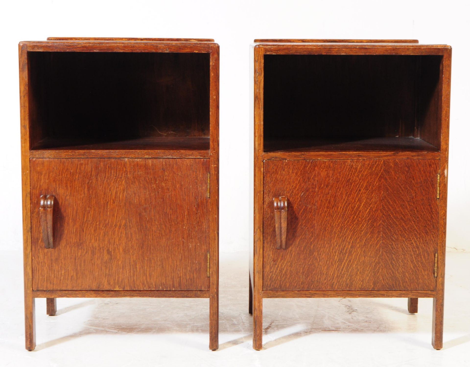 PAIR OF VINTAGE 20TH CENTURY DARK OAK BEDSIDE CABINETS - Bild 2 aus 5