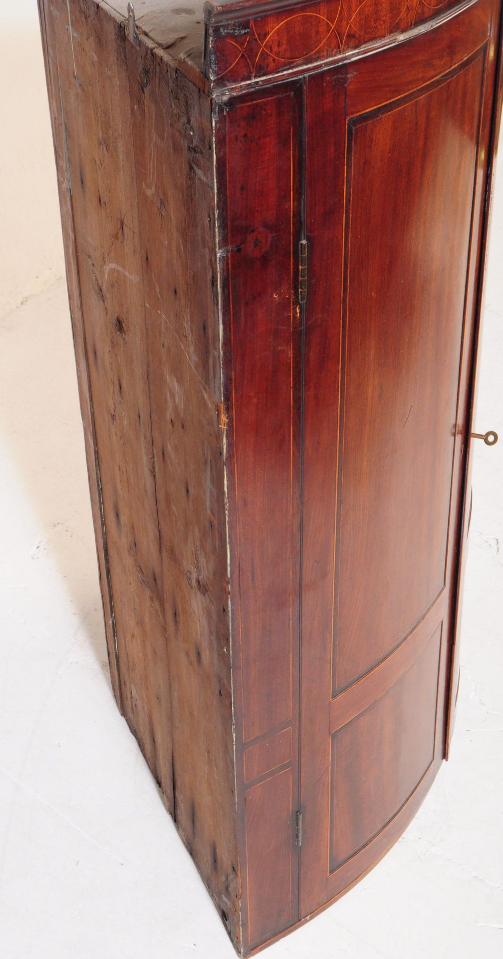 GEORGE III MAHOGANY CORNER CABINET - Image 4 of 6