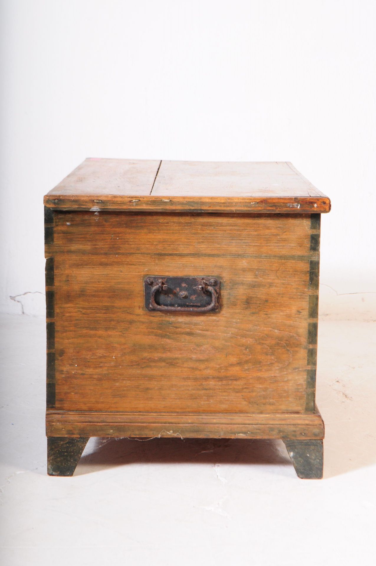 VICTORIAN 19TH CENTURY PITCH PINE BLANKET BOX - Image 4 of 5