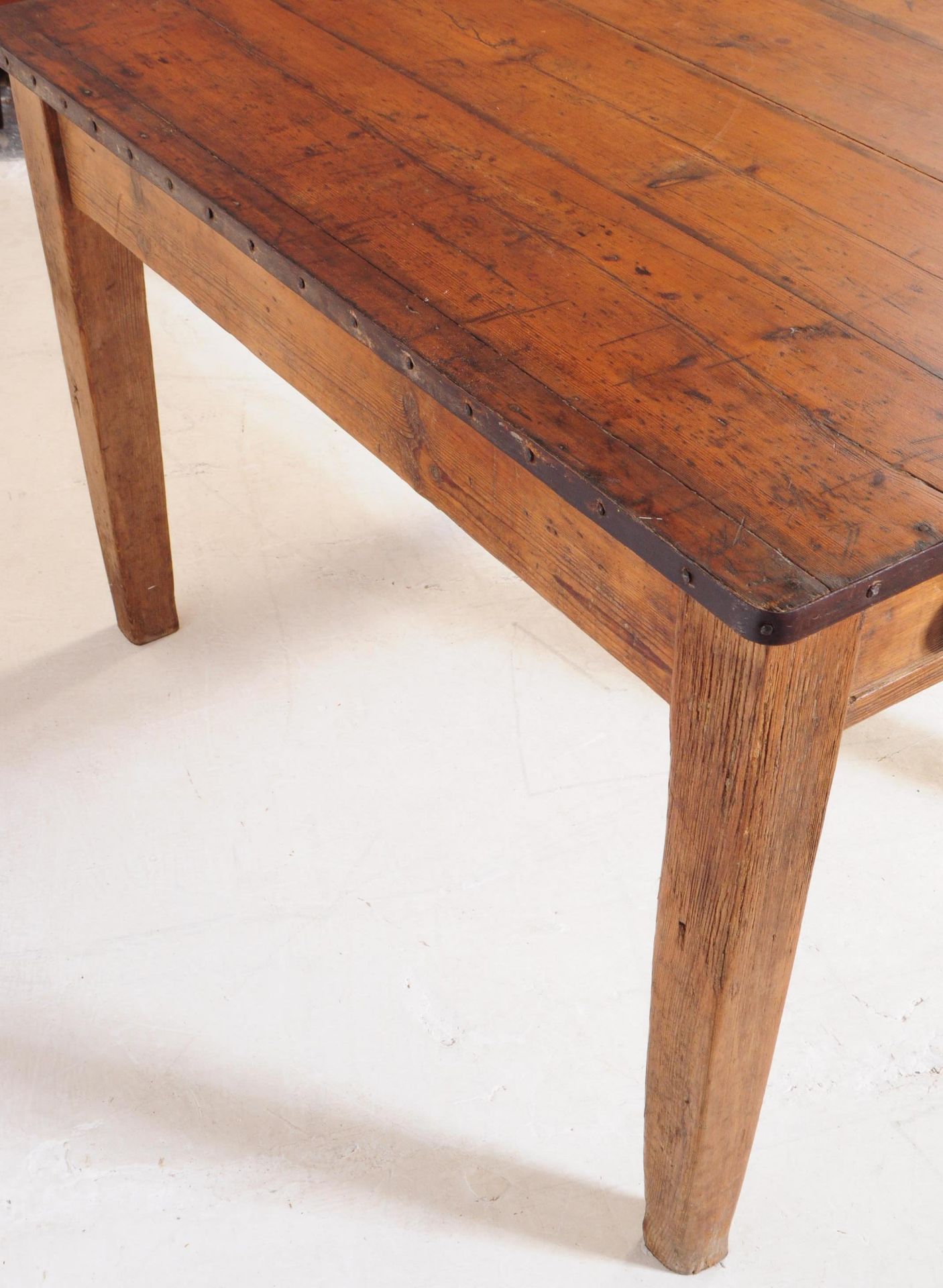 VICTORIAN 19TH CENTURY METAL MOUNT KITCHEN PINE TABLE - Image 5 of 5