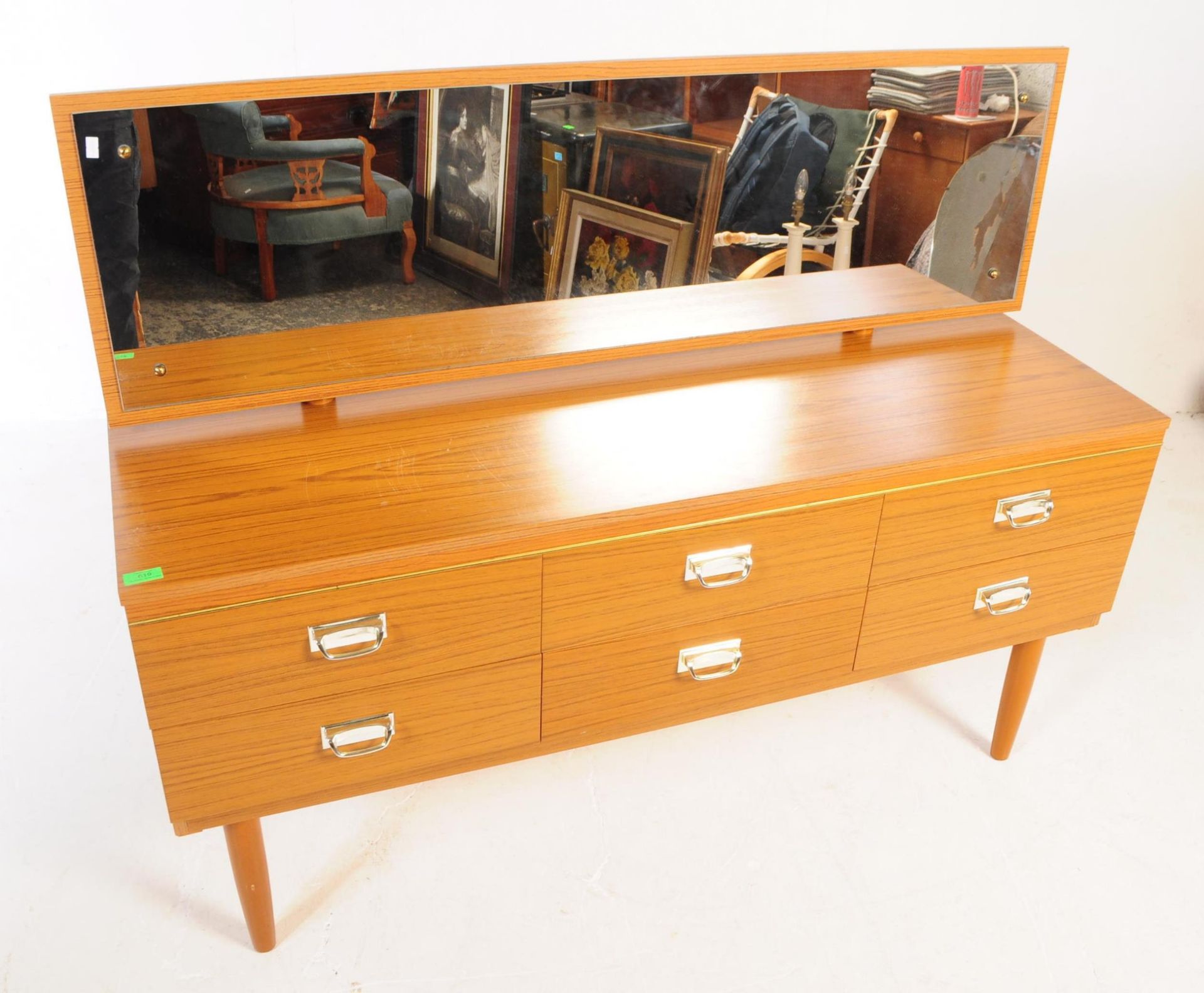 RETRO 20TH CENTURY MELAMINE TEAK WOOD EFFECT DRESSING TABLE - Image 3 of 7