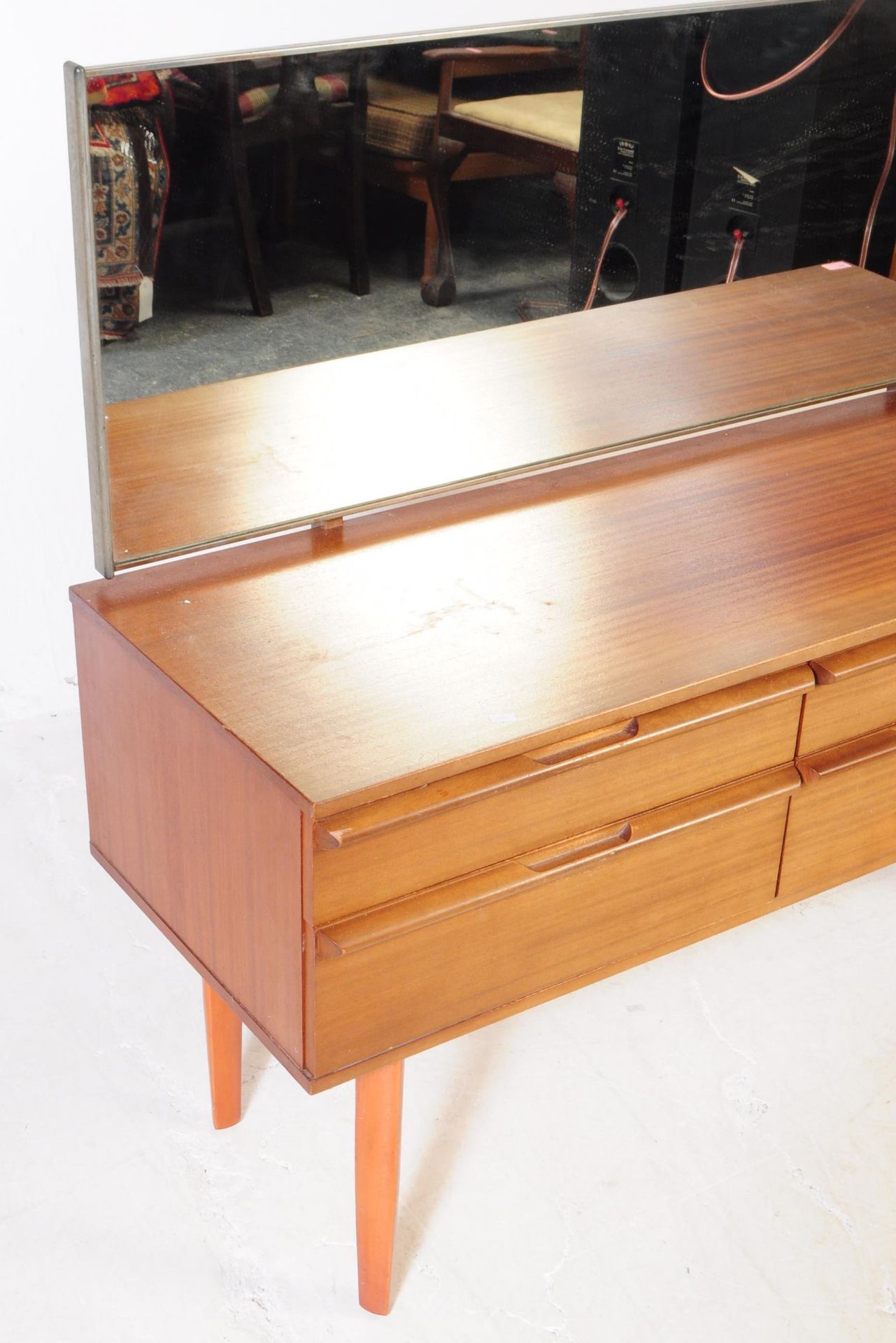 AVALON - MID 20TH CENTURY TEAK VENEERED DRESSING TABLE - Bild 2 aus 6