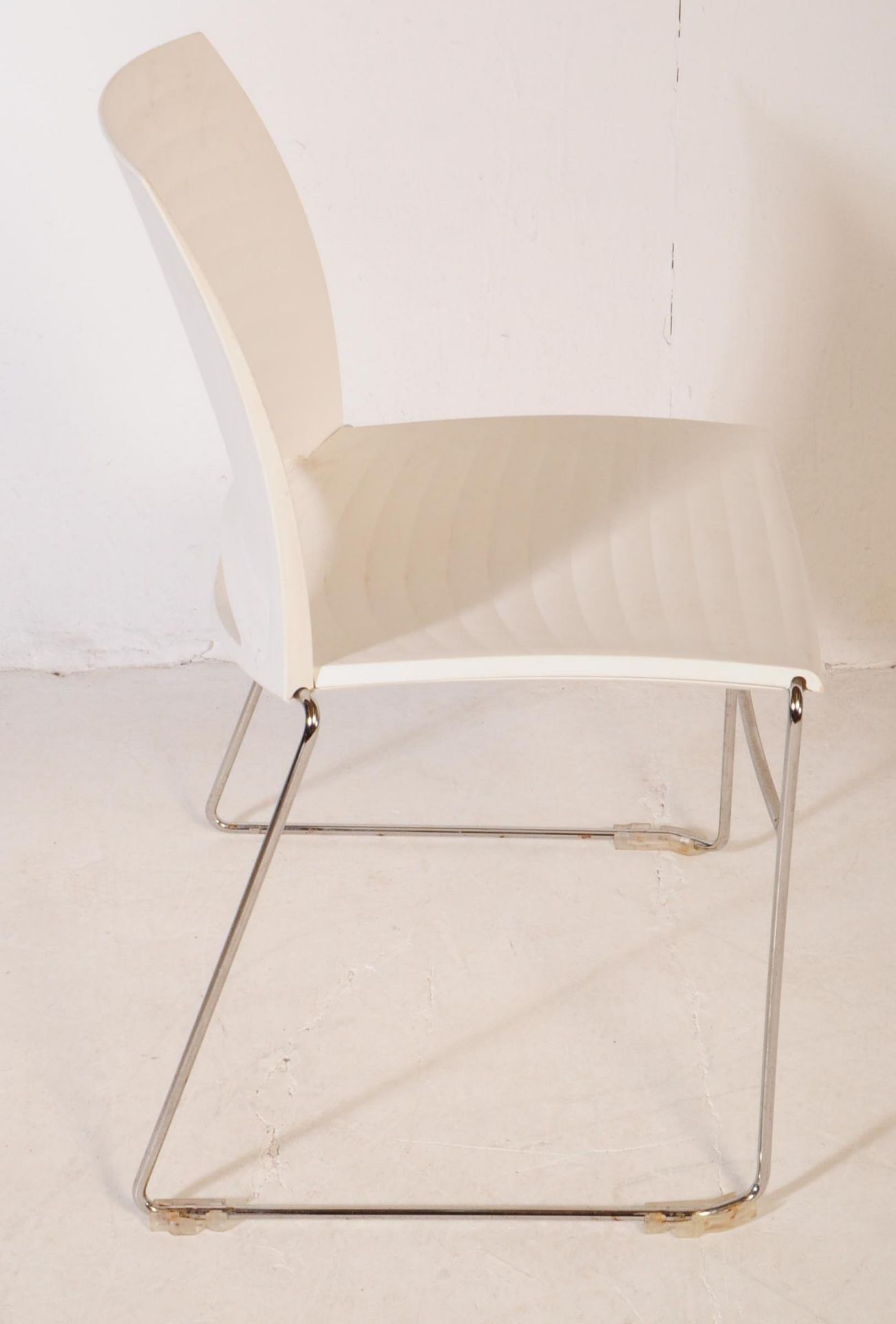 FROVI - MID 20TH CENTURY CANTEEN CHAIRS - Image 4 of 5