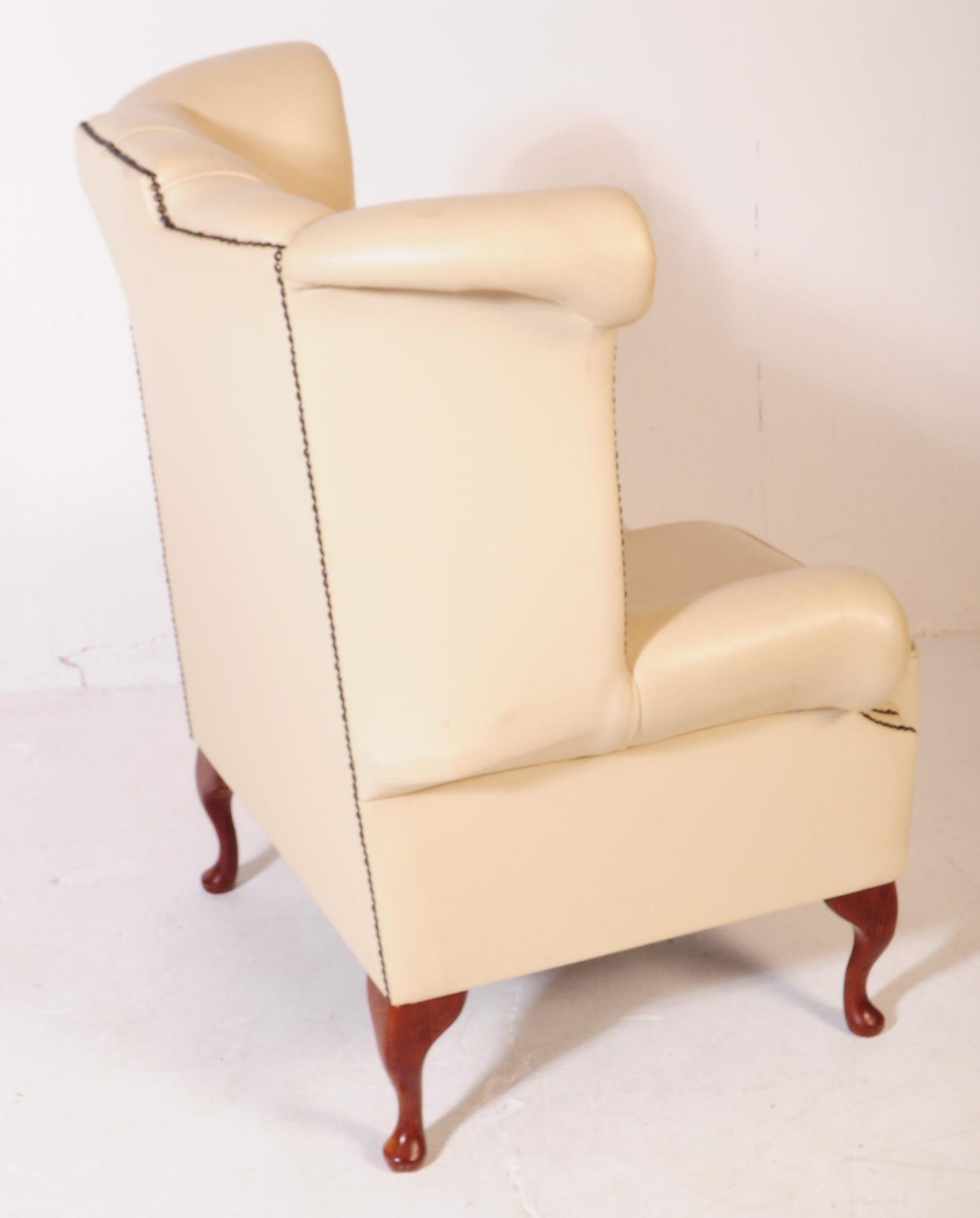 CONTEMPORARY QUEEN ANNE REVIVAL LEATHER ARMCHAIR - Image 4 of 7
