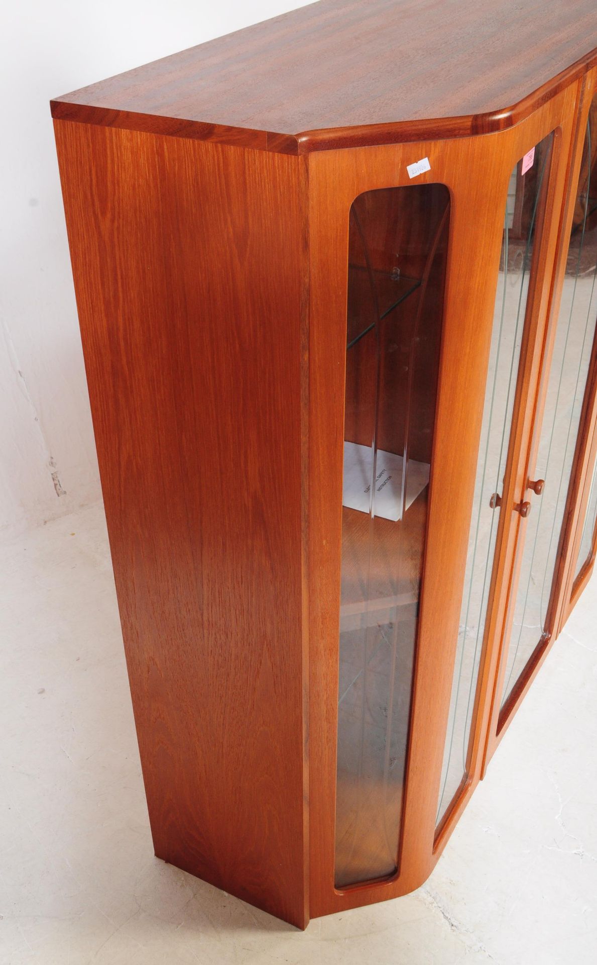 G-PLAN - MID CENTURY CHINA DISPLAY CABINET - Image 5 of 8