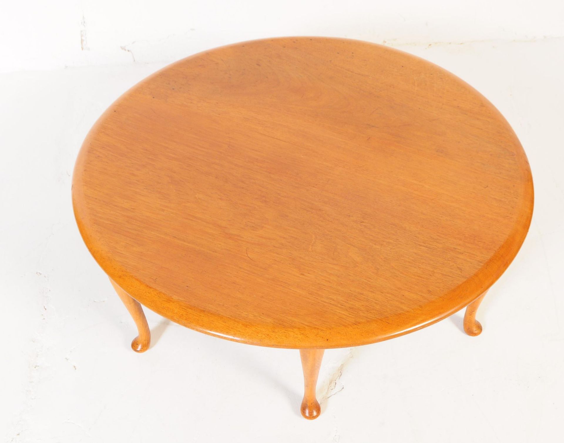 1940S QUEEN ANNE REVIVAL WALNUT COFFEE TABLE - Bild 3 aus 6