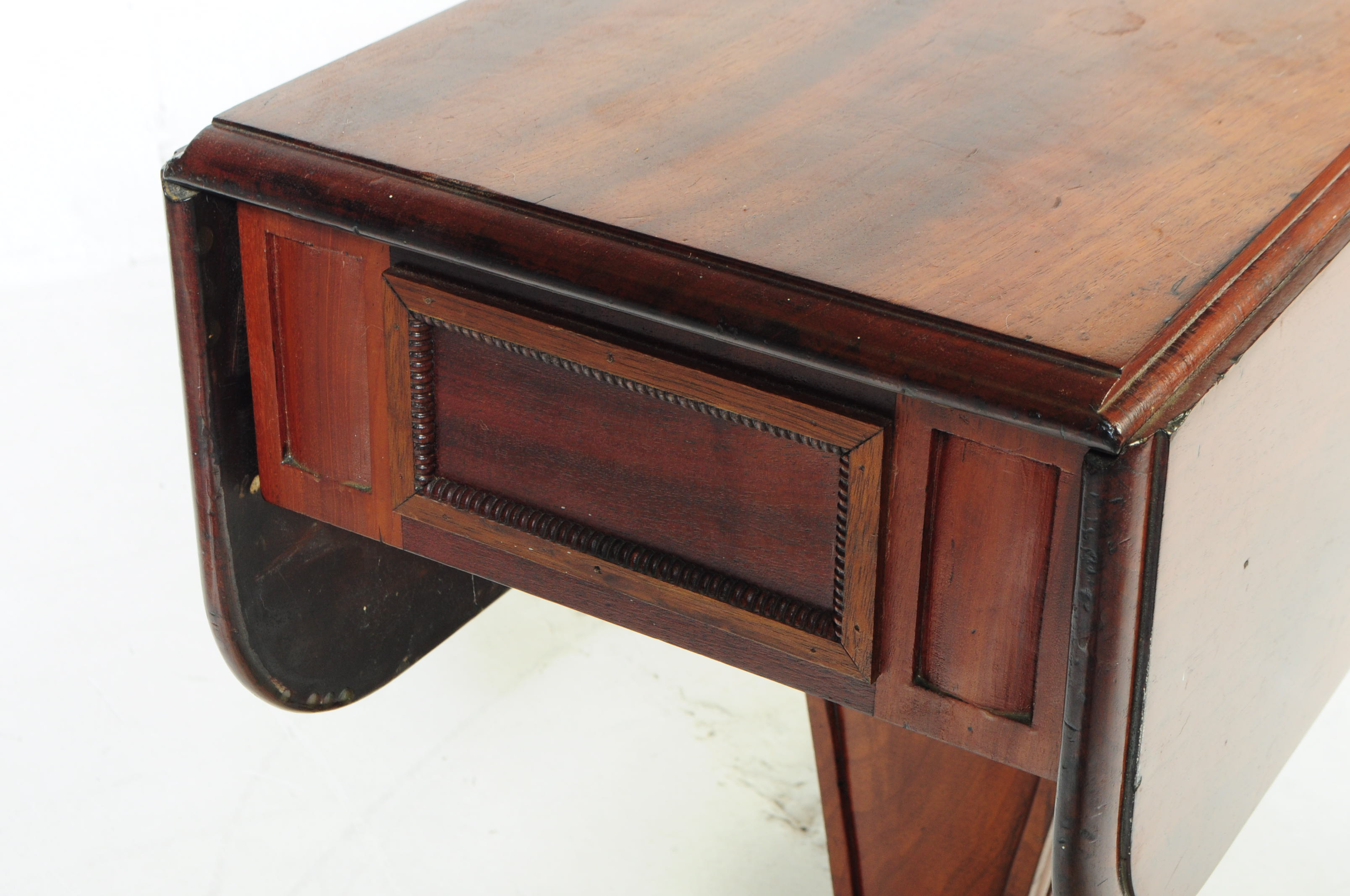 VICTORIAN FLAME MAHOGANY DROP LEAF WAKE TABLE - Image 4 of 6