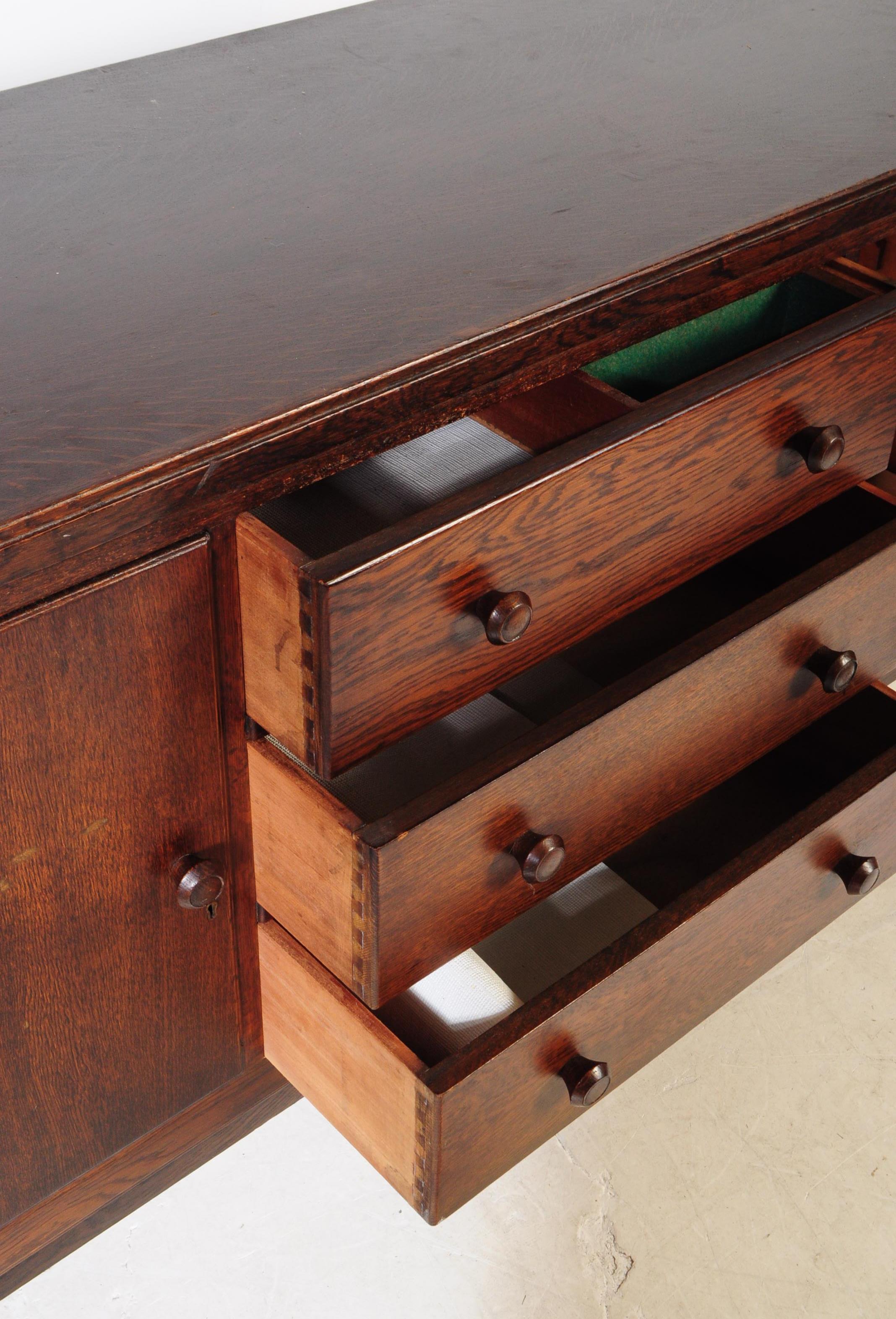 H MORRIS - COTSWOLD - MID 20TH CENTURY OAK SIDEBOARD - Image 4 of 8