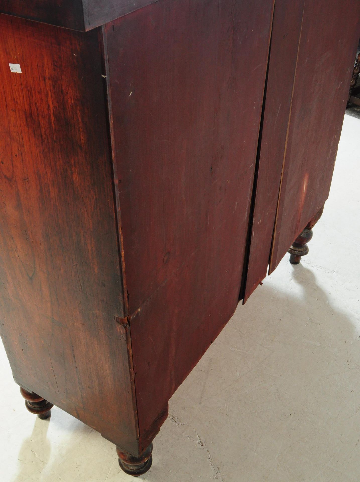 VICTORIAN 19TH CENTURY BOW FRONT CHEST OF DRAWERS - Image 6 of 9