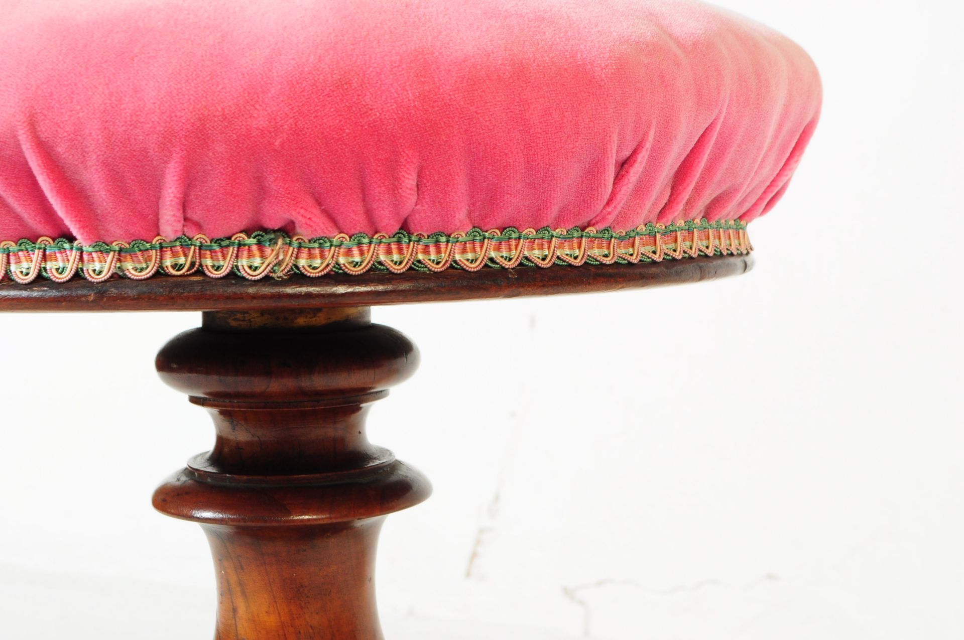 19TH CENTURY VICTORIAN MAHOGANY PIANO STOOL - Image 3 of 4