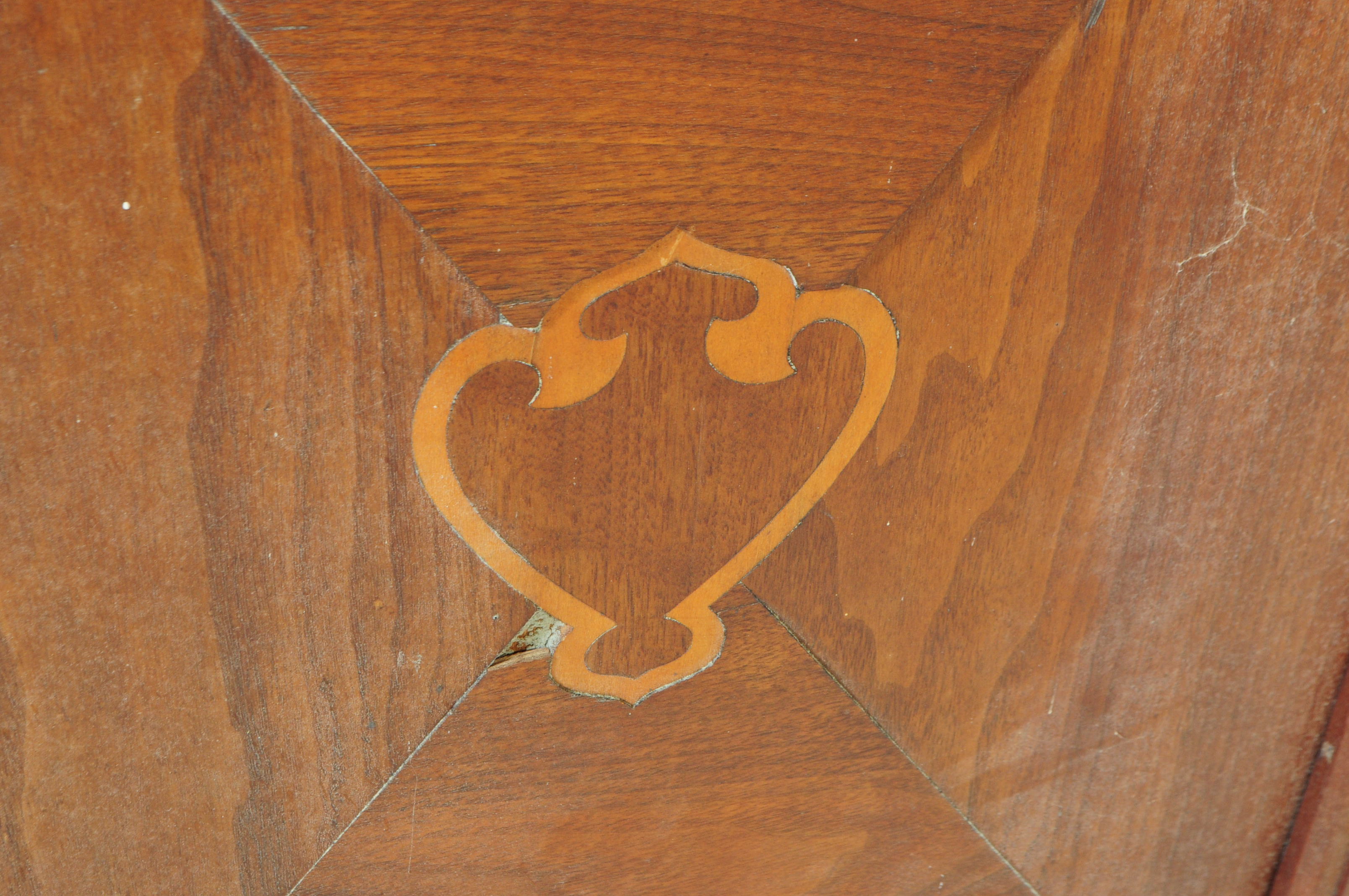 EARLY 20TH CENTURY EDWARDIAN OAK VENEERED FIRE SCREEN - Image 4 of 4