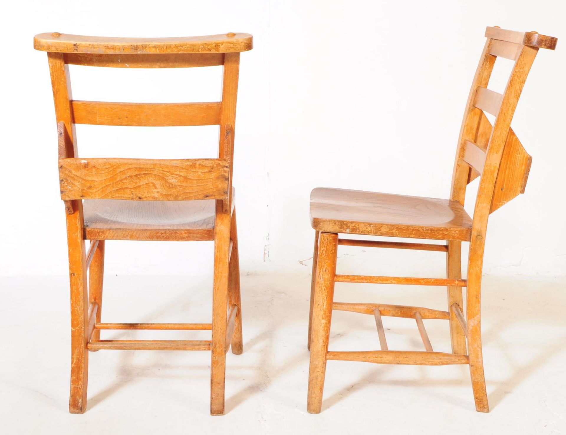 TWELVE VICTORIAN BEECH AND ELM WINDSOR DINING CHAIRS - Bild 3 aus 4