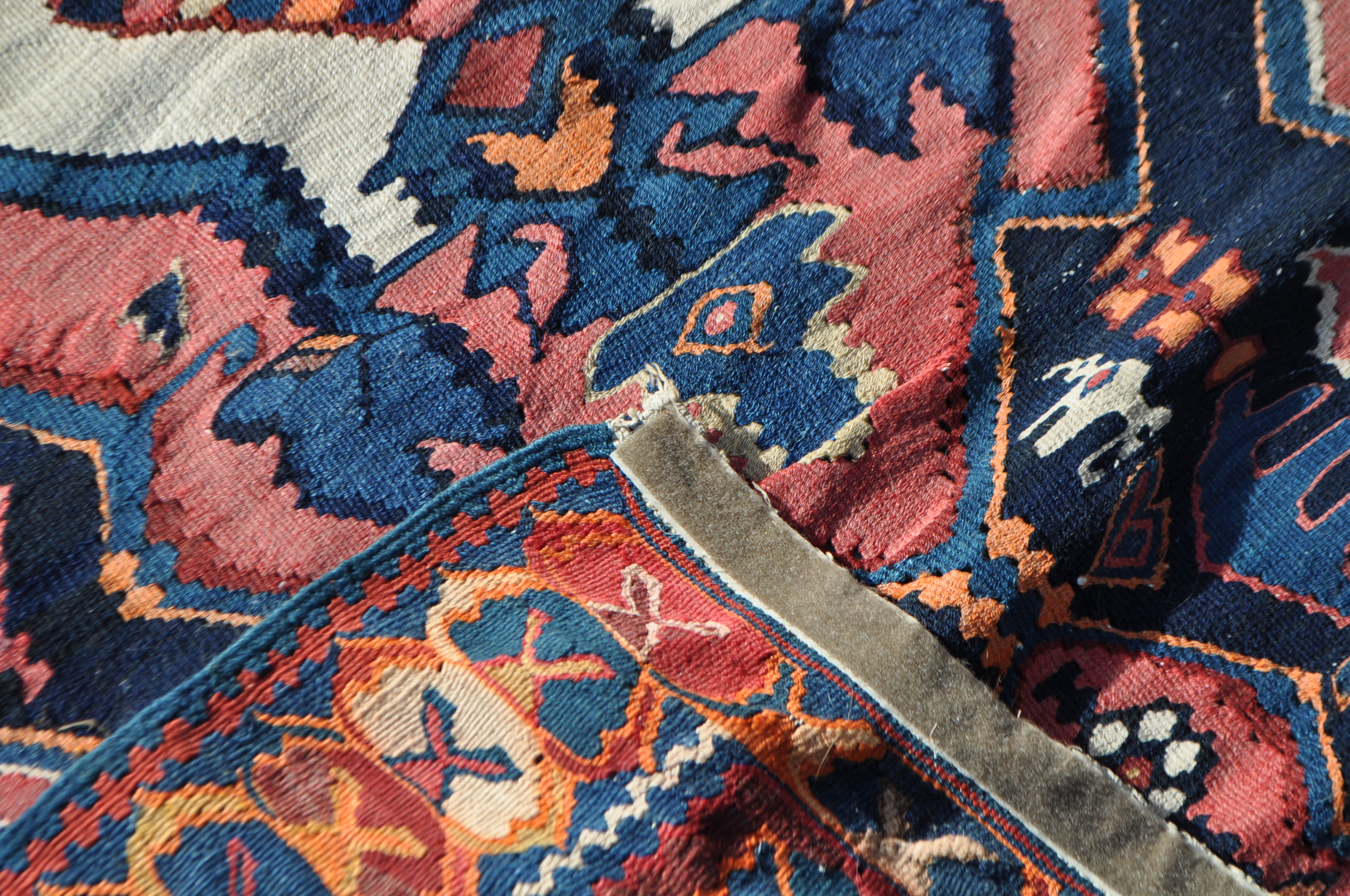 EARLY 20TH CENTURY IRANIAN KILIM RUG - Image 4 of 4