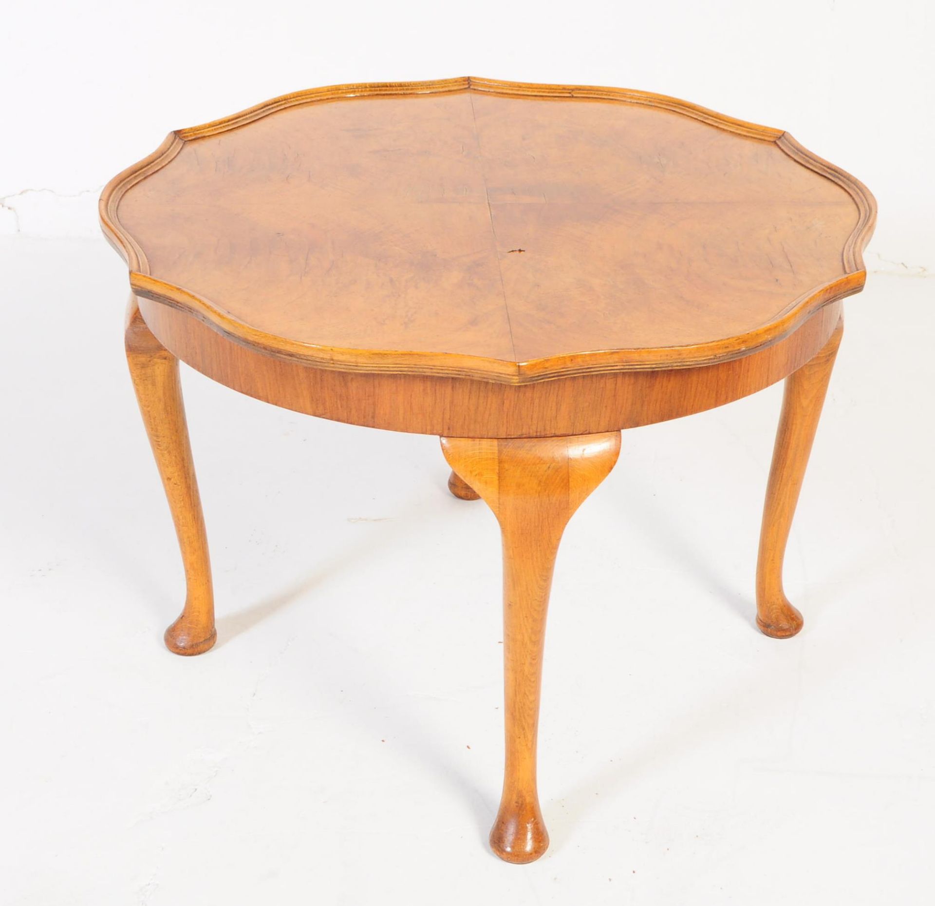 1940S QUEEN ANNE REVIVAL WALNUT COFFEE TABLE - Image 5 of 6