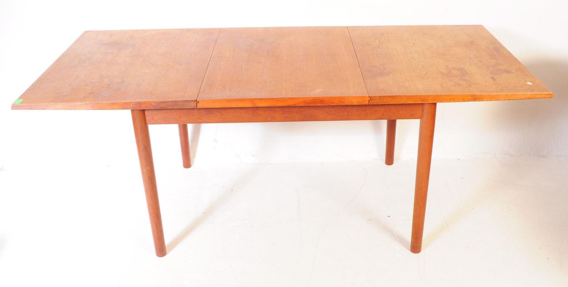 MID 20TH CENTURY DALESCRAFT TEAK EXTENDING DINING TABLE - Bild 3 aus 6