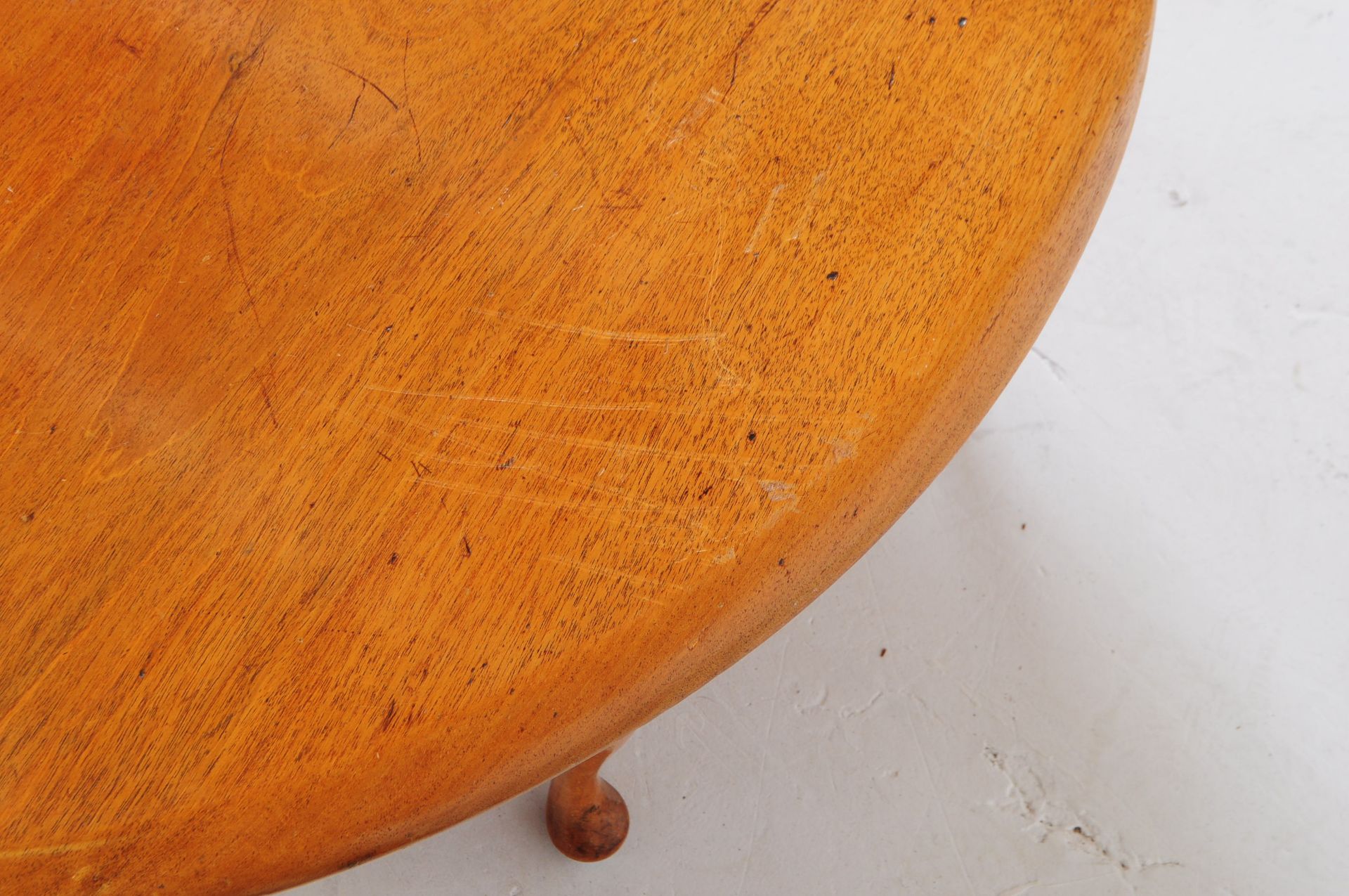 1940S QUEEN ANNE REVIVAL WALNUT COFFEE TABLE - Image 4 of 6