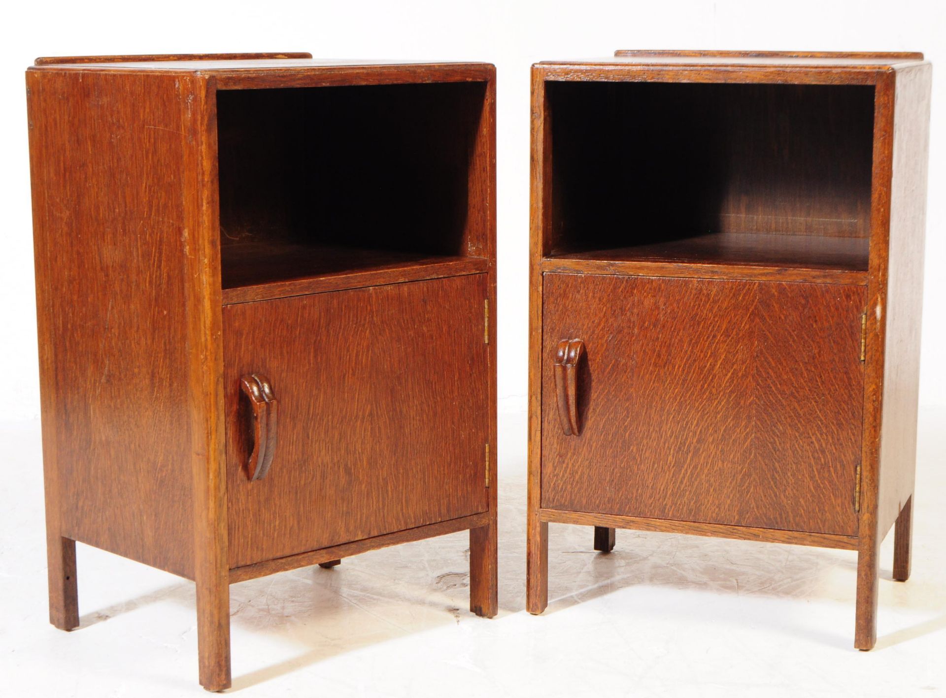 PAIR OF VINTAGE 20TH CENTURY DARK OAK BEDSIDE CABINETS