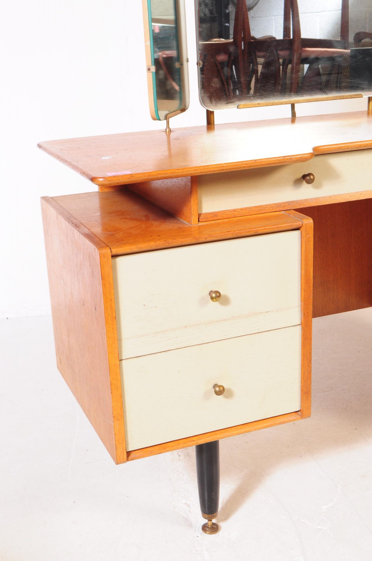 1960S MID CENTURY G-PLAN LIBRENZA DRESSING TABLE - Image 3 of 6