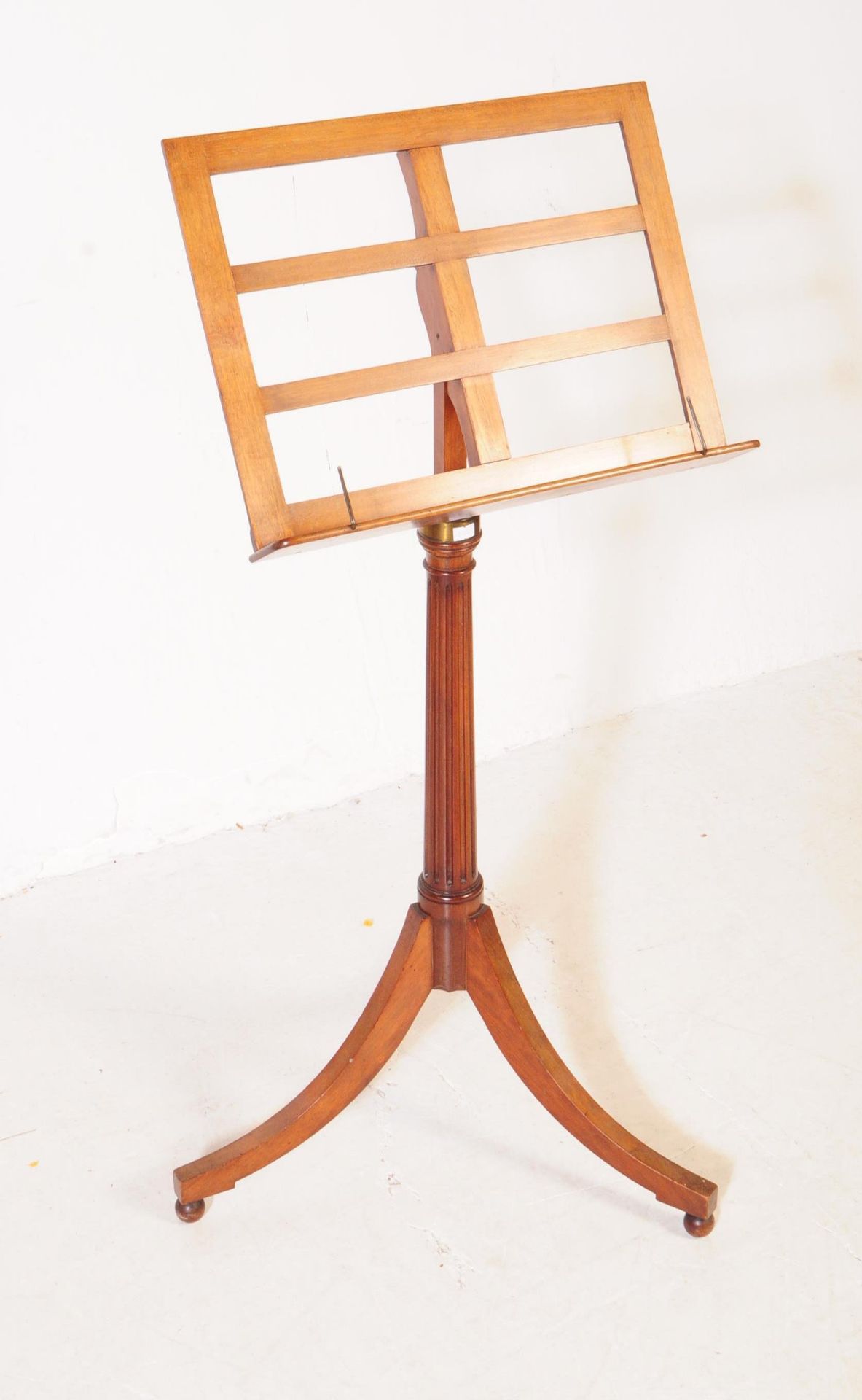 EARLY 19TH CENTURY MAHOGANY MUSIC STAND - Bild 2 aus 7