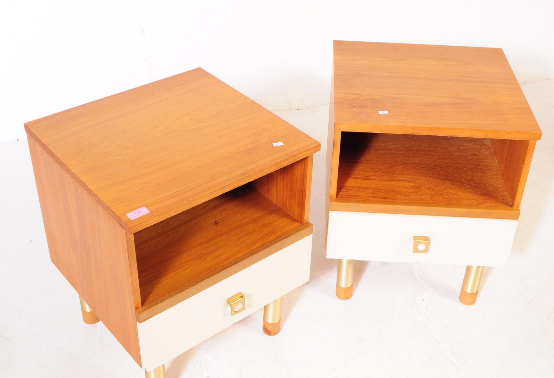 WHITE & NEWTON - PAIR OF RETRO MID CENTURY BEDSIDE CABINETS - Bild 2 aus 4